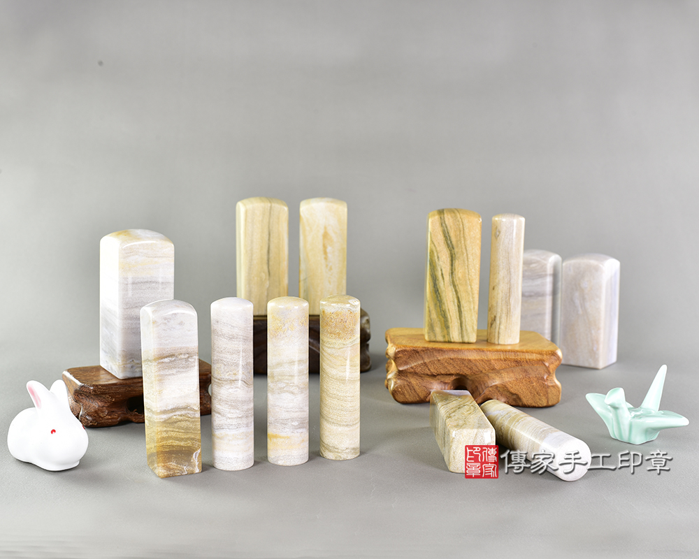 傳家手工印章實際成品：海洋山形瑪瑙印章合照