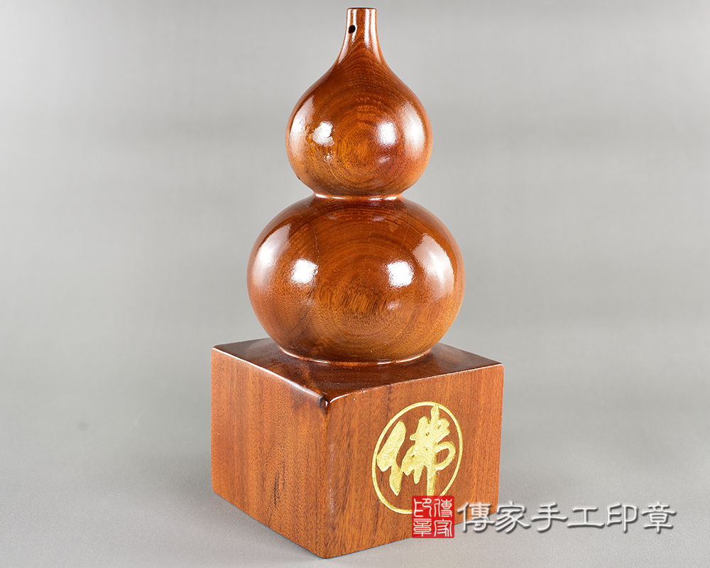 紫檀大葫蘆  (尺寸長寬9公分，高度22公分)