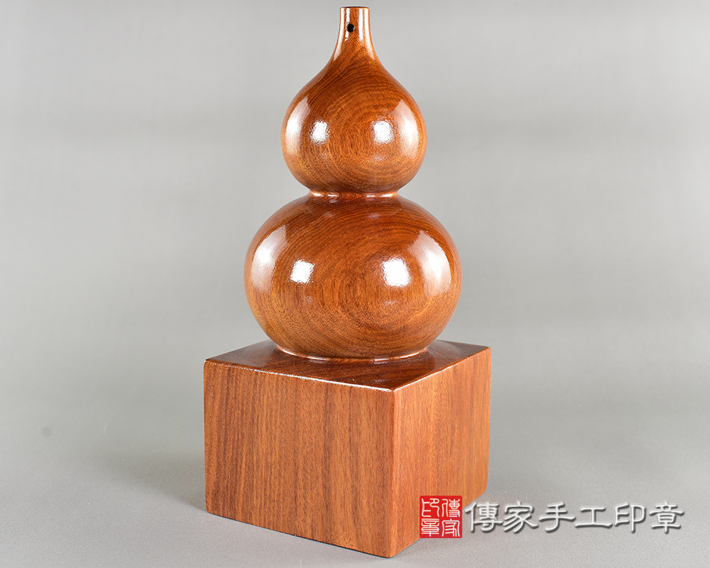 紫檀大葫蘆  (尺寸長寬9公分，高度22公分)