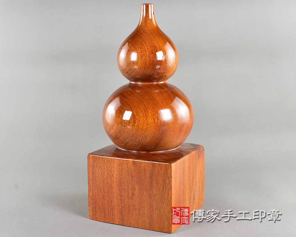 紫檀大葫蘆  (尺寸長寬9公分，高度22公分)