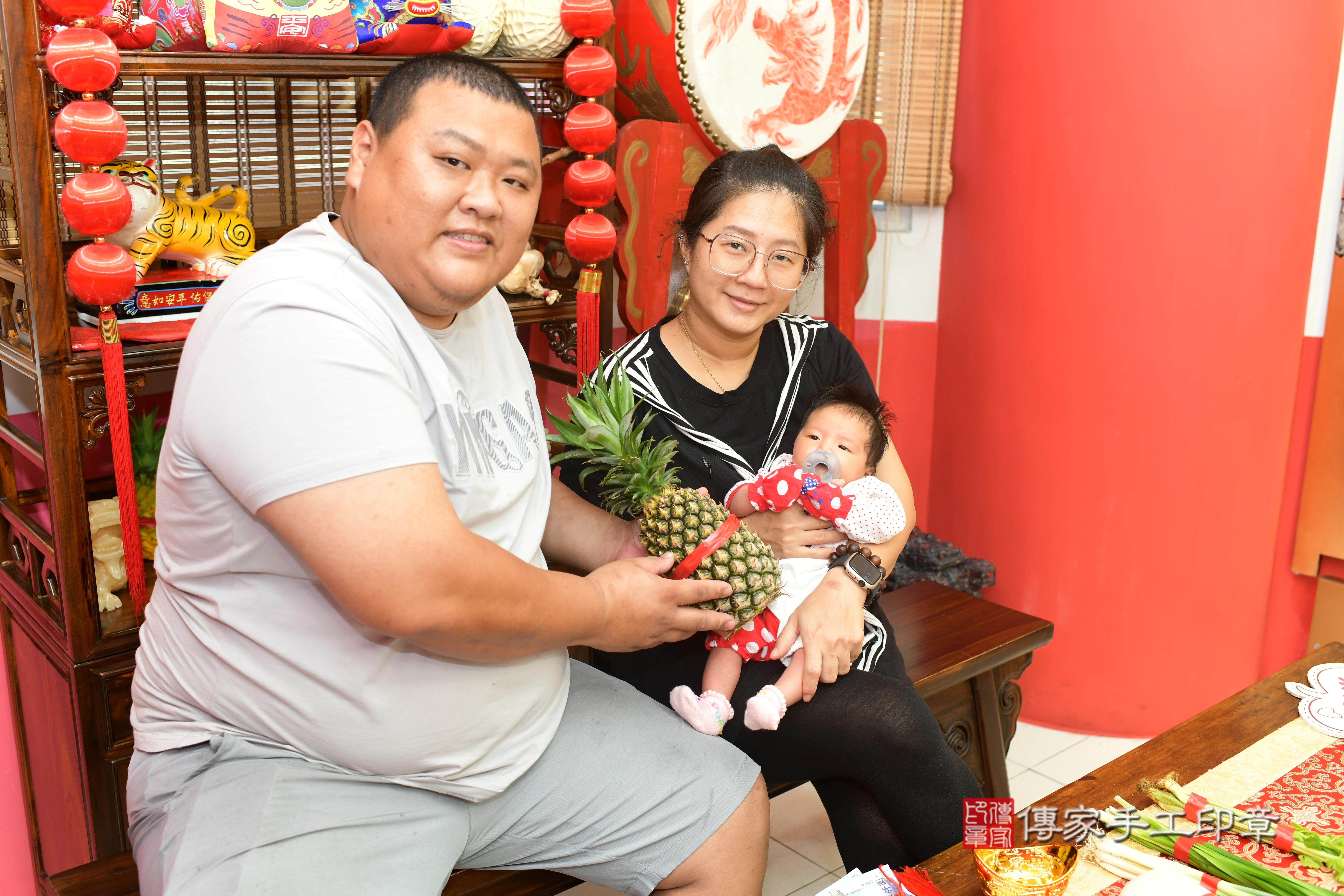 傳家手工印章高雄店、抓周、度脺、中國風會場、傳家嬰兒古禮、吉祥話、抓周道具物品24種、拍照。抓周證書。寶寶抓周、滿周歲、生日快樂、祝福