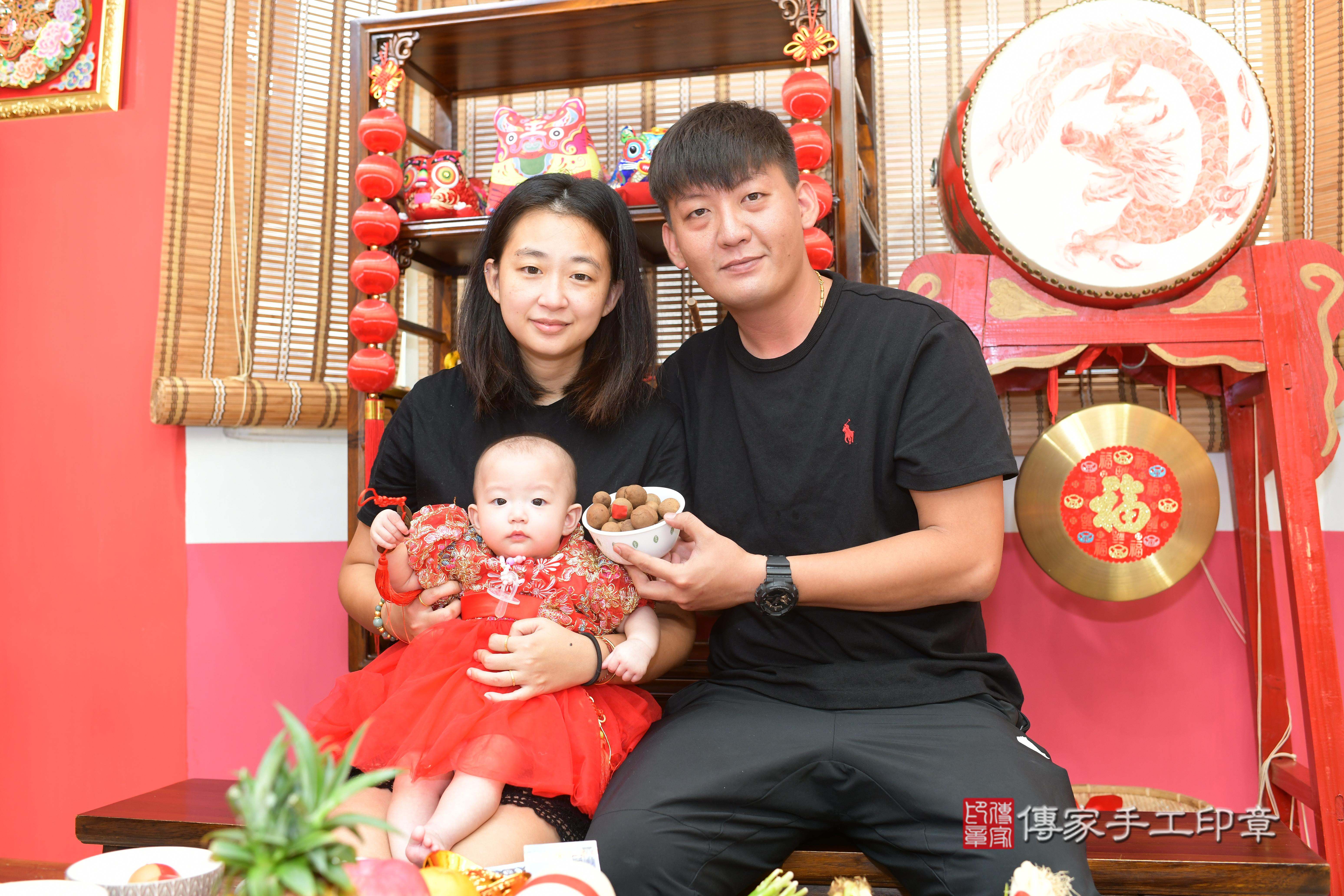 傳家手工印章高雄店、抓周、度脺、中國風會場、傳家嬰兒古禮、吉祥話、抓周道具物品24種、拍照。抓周證書。寶寶抓周、滿周歲、生日快樂、祝福