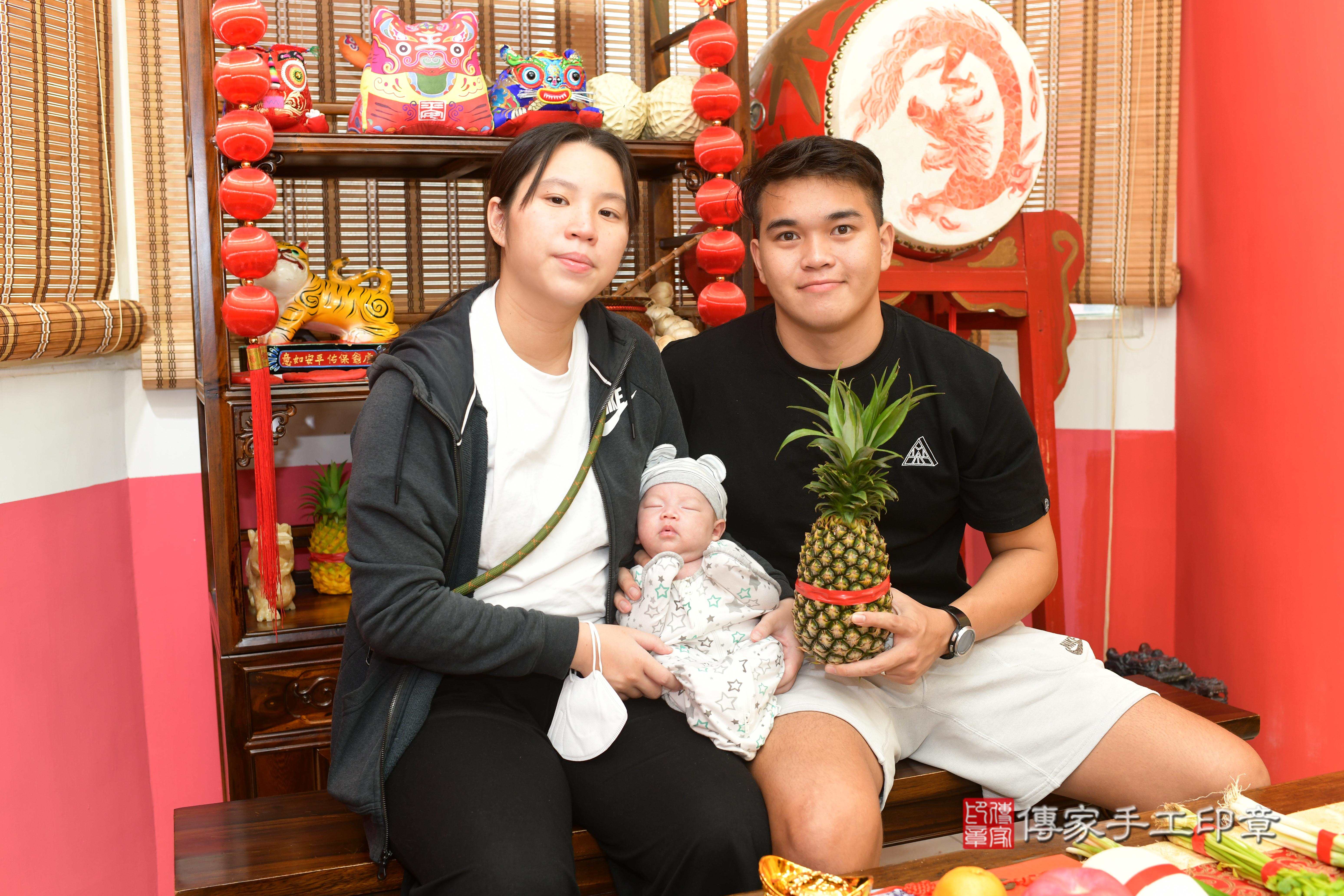 傳家手工印章高雄店、抓周、度脺、中國風會場、傳家嬰兒古禮、吉祥話、抓周道具物品24種、拍照。抓周證書。寶寶抓周、滿周歲、生日快樂、祝福