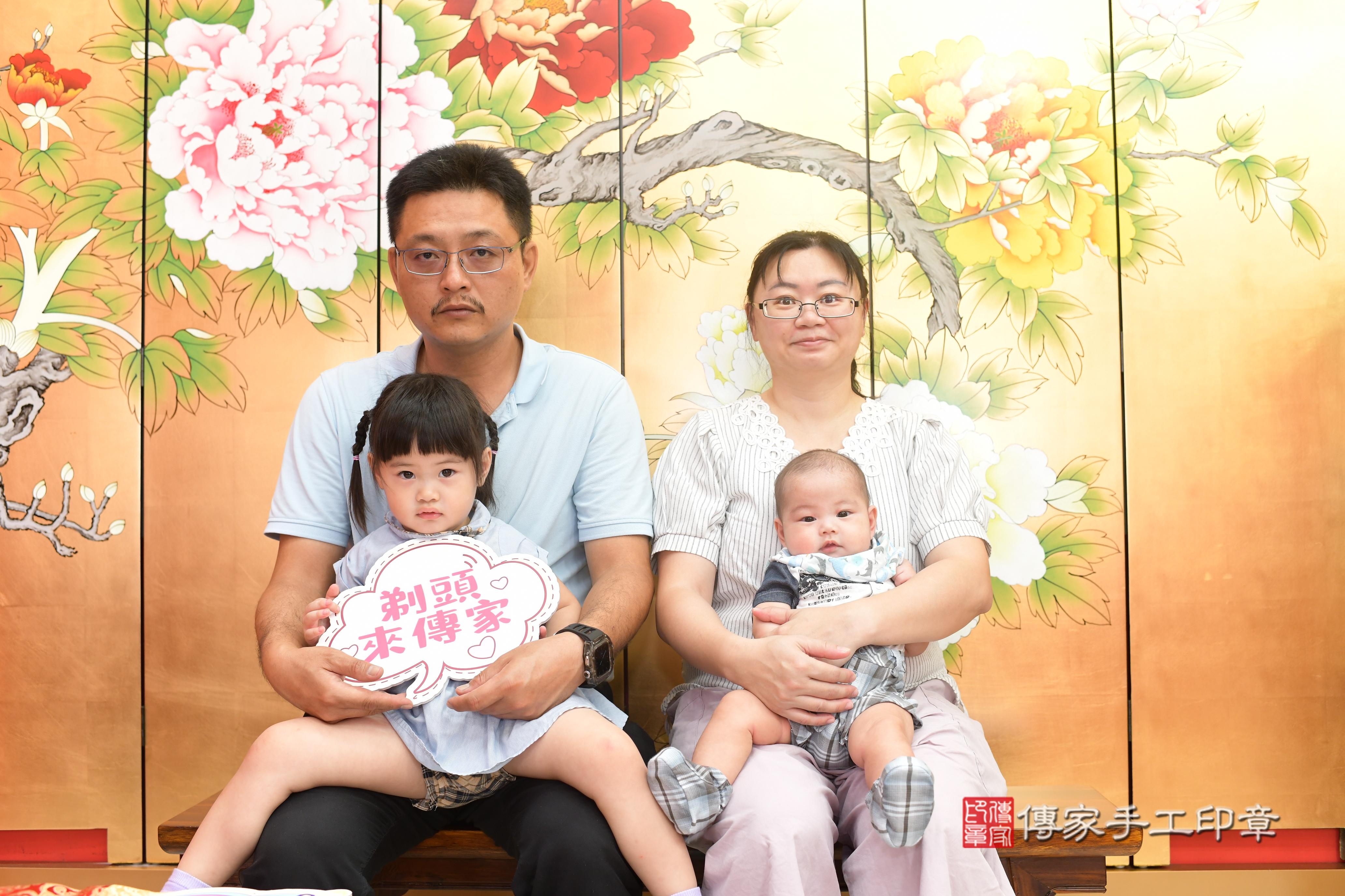 傳家手工印章高雄店、抓周、度脺、中國風會場、傳家嬰兒古禮、吉祥話、抓周道具物品24種、拍照。抓周證書。寶寶抓周、滿周歲、生日快樂、祝福