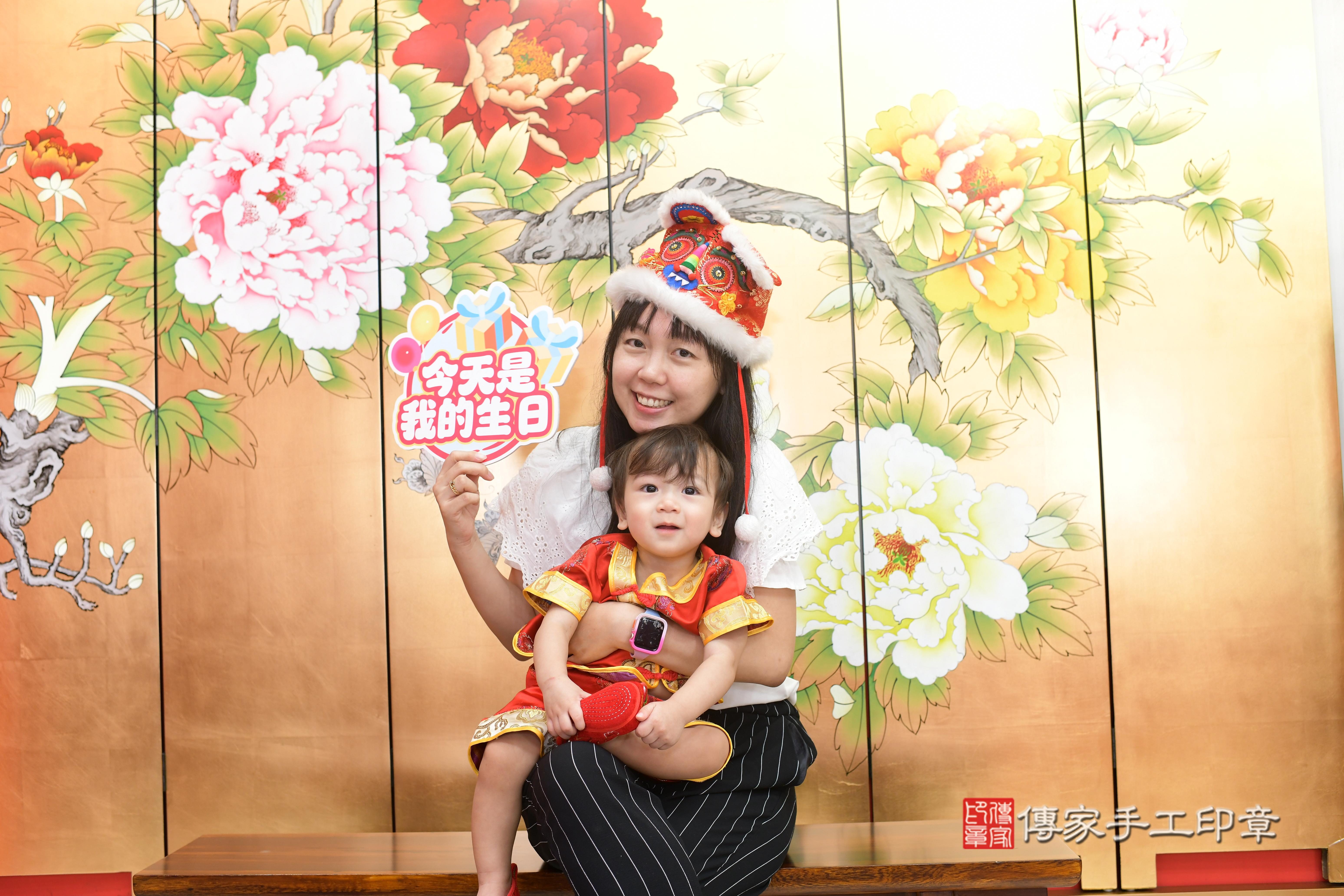 傳家手工印章高雄店、抓周、度脺、中國風會場、傳家嬰兒古禮、吉祥話、抓周道具物品24種、拍照。抓周證書。寶寶抓周、滿周歲、生日快樂、祝福