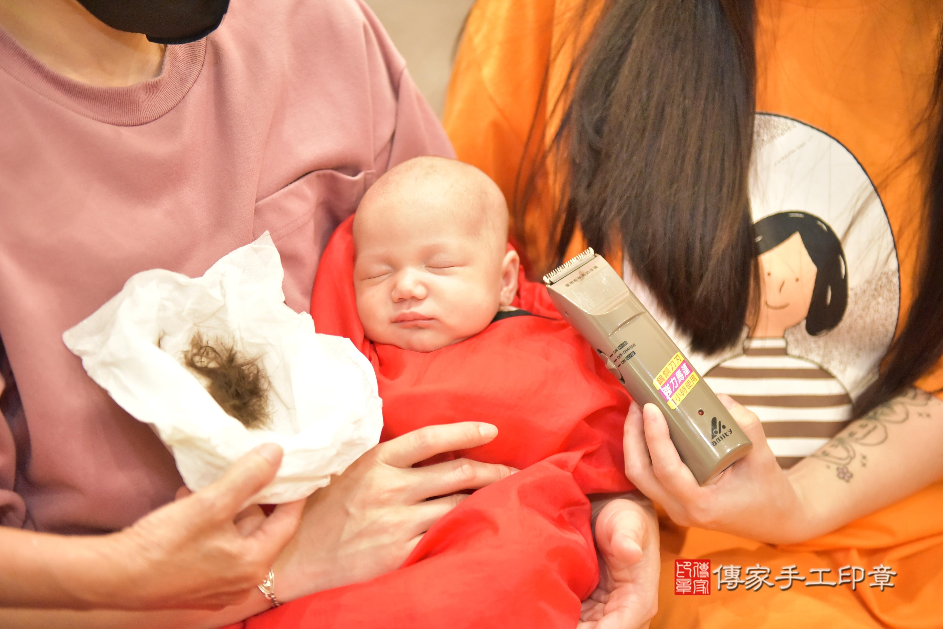 傳家手工印章高雄店、抓周、度脺、中國風會場、傳家嬰兒古禮、吉祥話、抓周道具物品24種、拍照。抓周證書。寶寶抓周、滿周歲、生日快樂、祝福