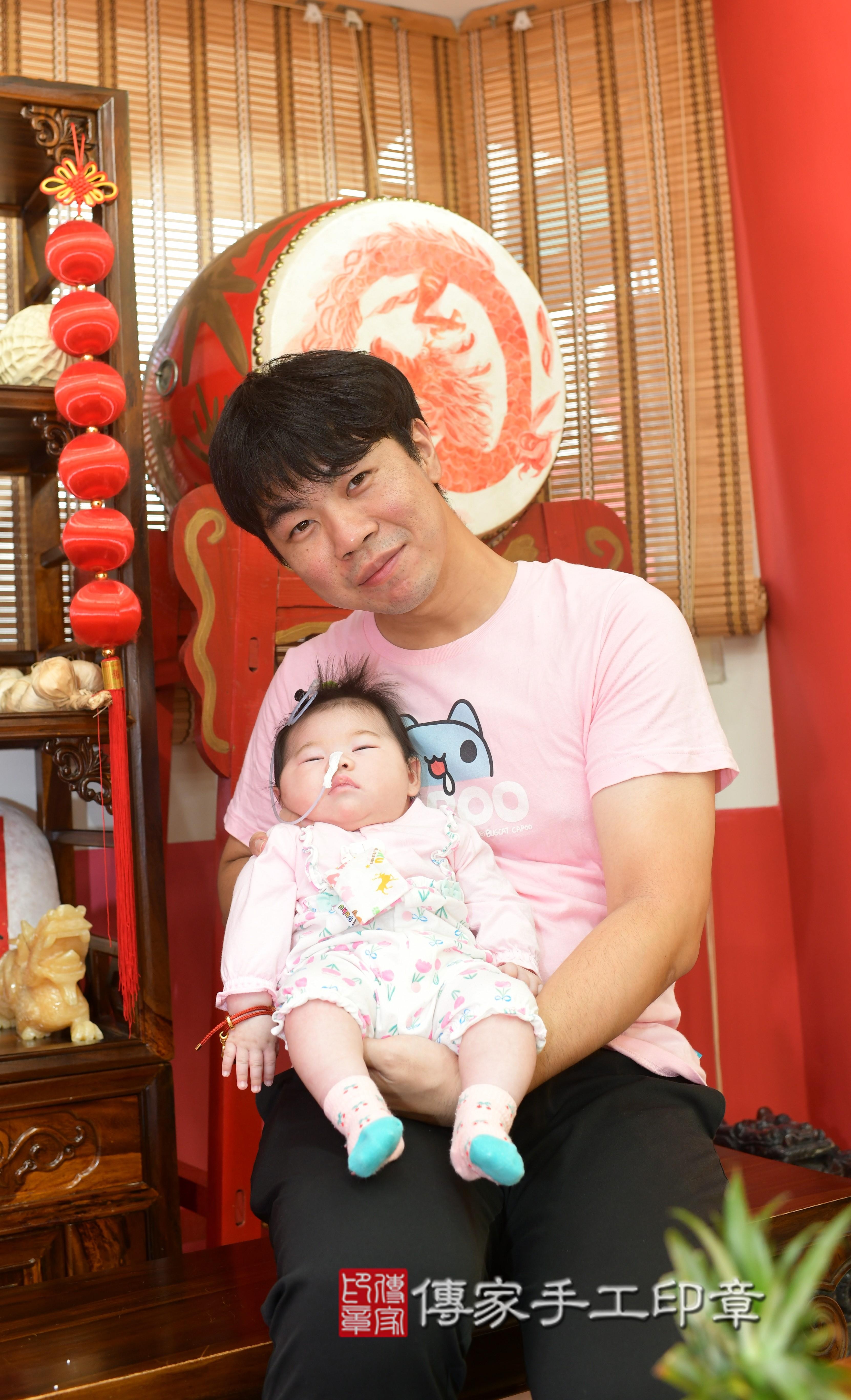 傳家手工印章高雄店、抓周、度脺、中國風會場、傳家嬰兒古禮、吉祥話、抓周道具物品24種、拍照。抓周證書。寶寶抓周、滿周歲、生日快樂、祝福