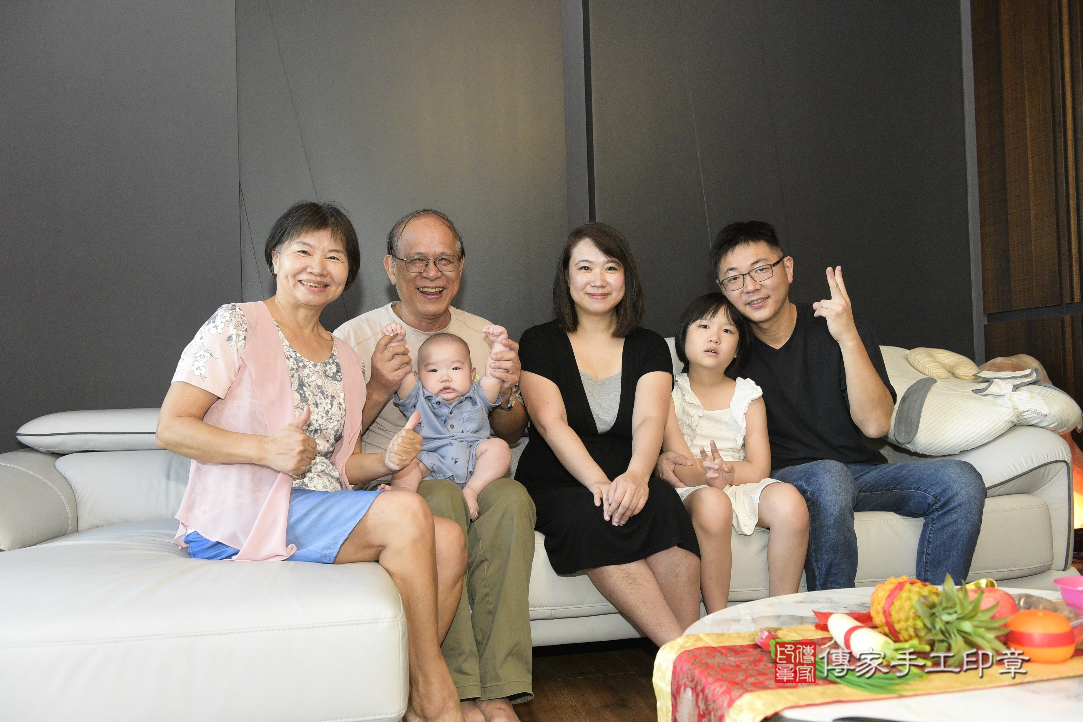 傳家手工印章新竹店、抓周、度脺、中國風會場、傳家嬰兒古禮、吉祥話、抓周道具物品24種、拍照。抓周證書。寶寶抓周、滿周歲、生日快樂、祝福
