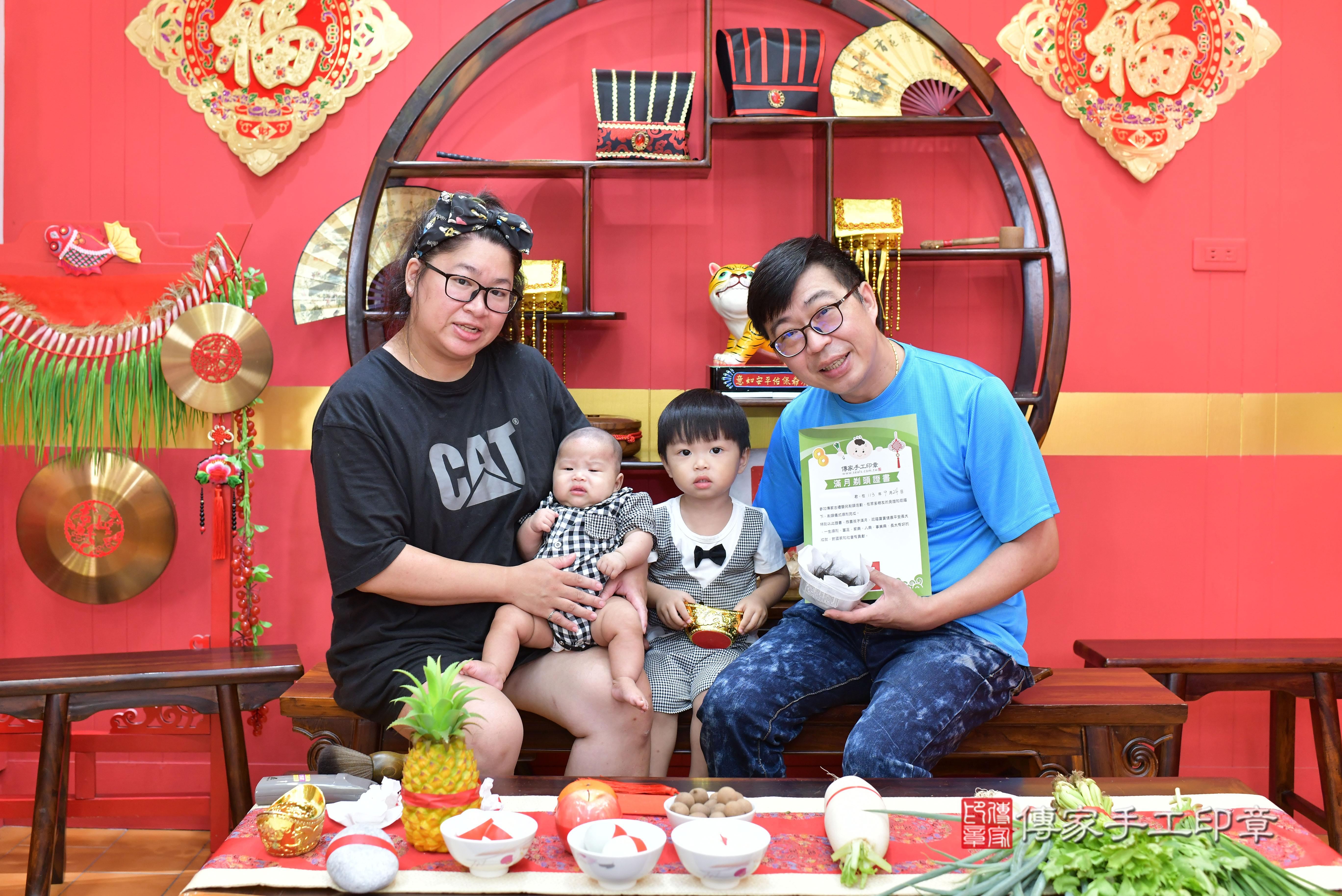 傳家手工印章桃園店、抓周、度脺、中國風會場、傳家嬰兒古禮、吉祥話、抓周道具物品24種、拍照。抓周證書。寶寶抓周、滿周歲、生日快樂、祝福