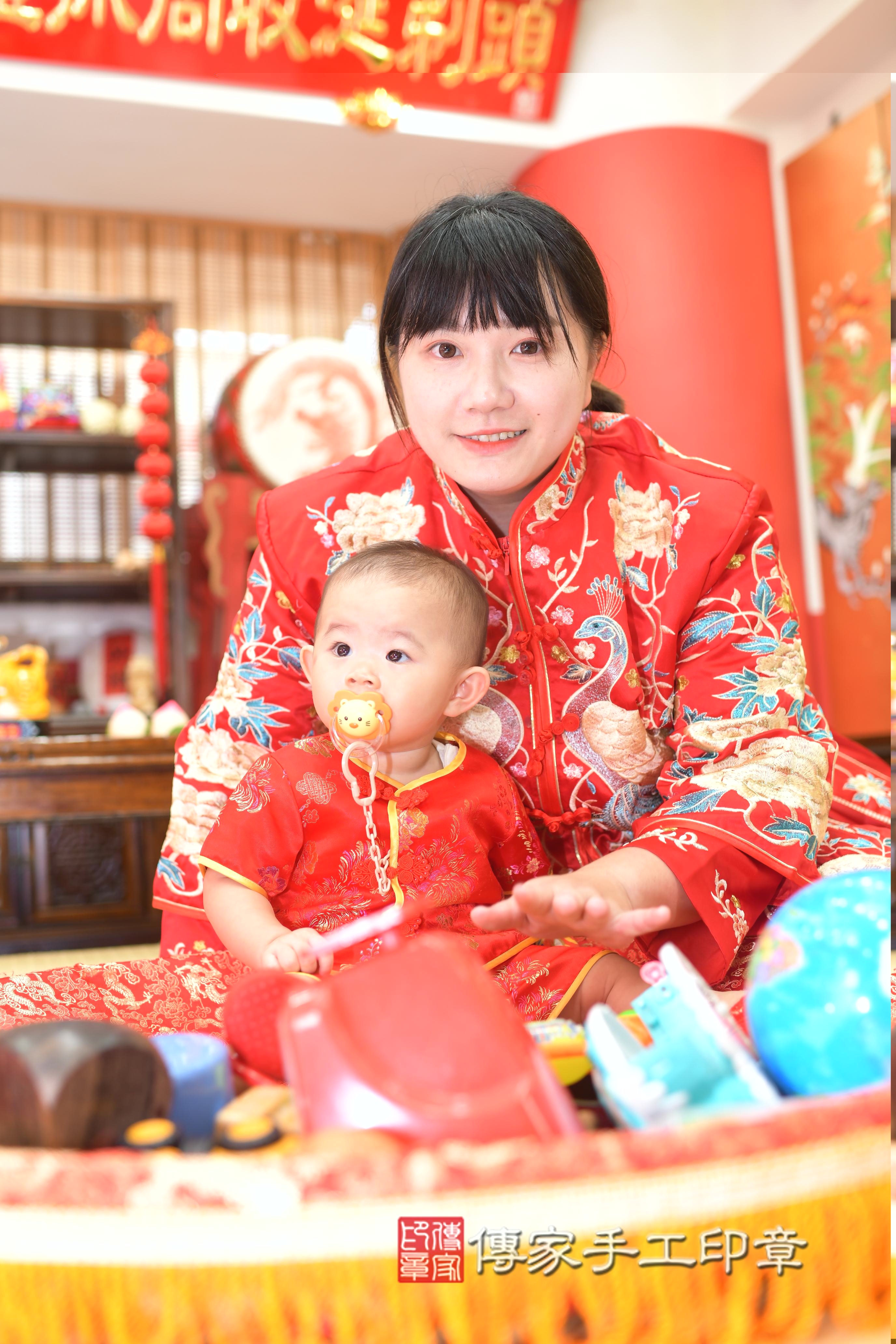 傳家手工印章高雄店、抓周、度脺、中國風會場、傳家嬰兒古禮、吉祥話、抓周道具物品24種、拍照。抓周證書。寶寶抓周、滿周歲、生日快樂、祝福