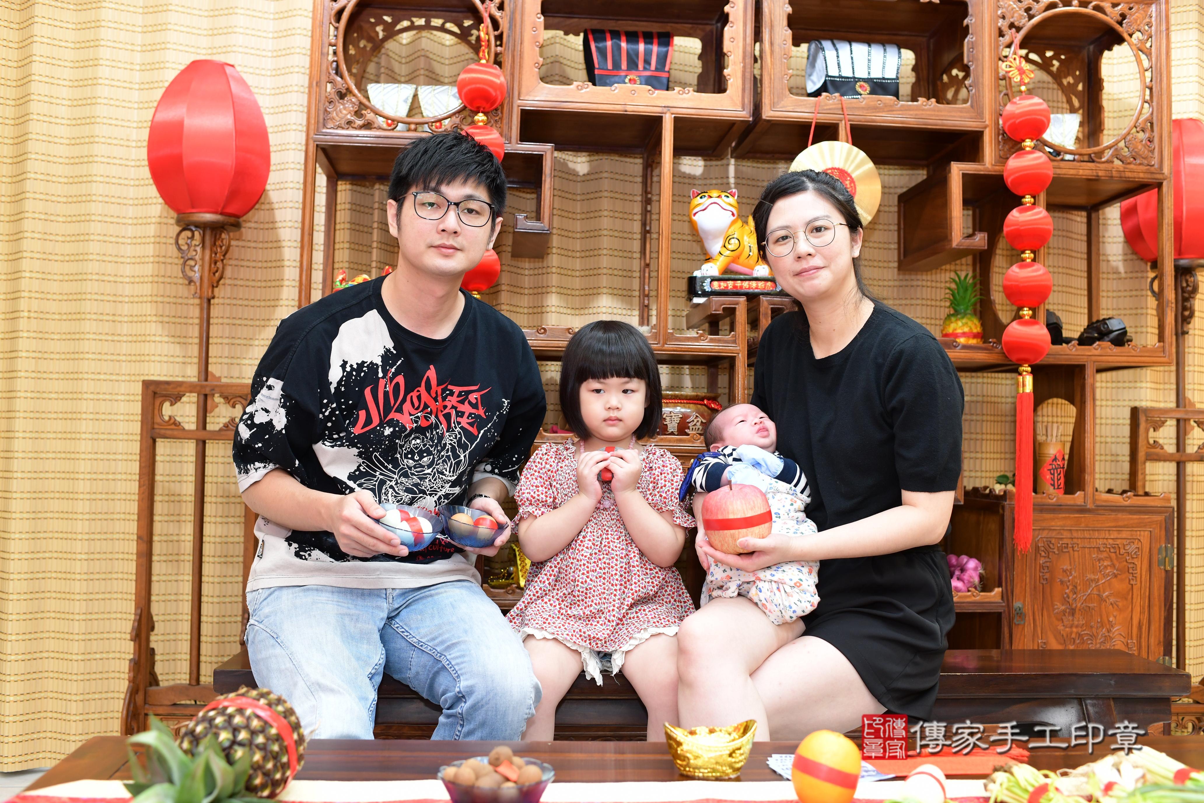 傳家手工印章台南店、抓周、度脺、中國風會場、傳家嬰兒古禮、吉祥話、抓周道具物品24種、拍照。抓周證書。寶寶抓周、滿周歲、生日快樂、祝福