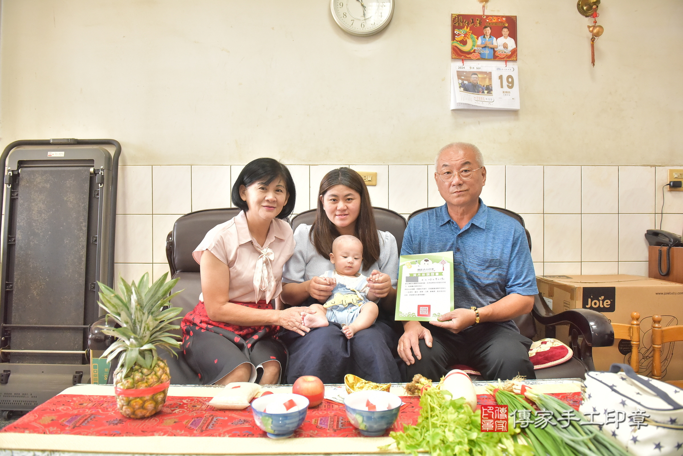 晏晏寶寶(彰化縣員林市到府嬰兒晏晏寶寶滿月剃頭理髮、到府嬰兒剃胎毛儀式吉祥話)。到府剃頭剃胎毛主持、專業拍照、證書。★購買「臍帶章、肚臍章、胎毛筆刷印章」贈送：剃頭、收涎、抓周，三選一。2024.9.19，照片14