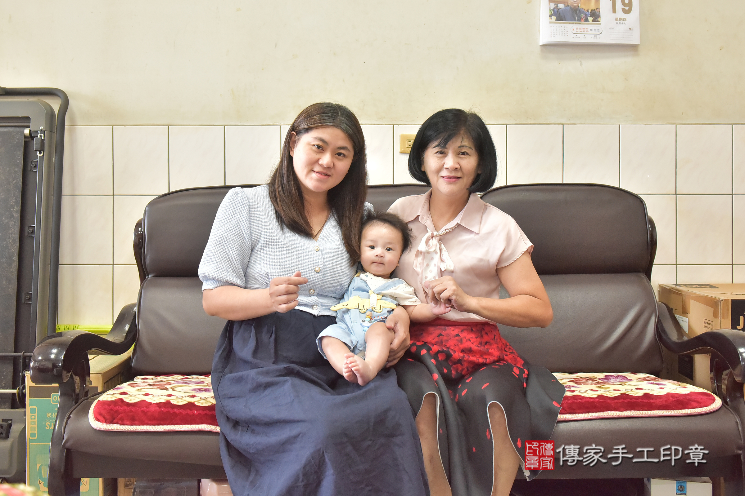 晏晏寶寶(彰化縣員林市到府嬰兒晏晏寶寶滿月剃頭理髮、到府嬰兒剃胎毛儀式吉祥話)。到府剃頭剃胎毛主持、專業拍照、證書。★購買「臍帶章、肚臍章、胎毛筆刷印章」贈送：剃頭、收涎、抓周，三選一。2024.9.19，照片3