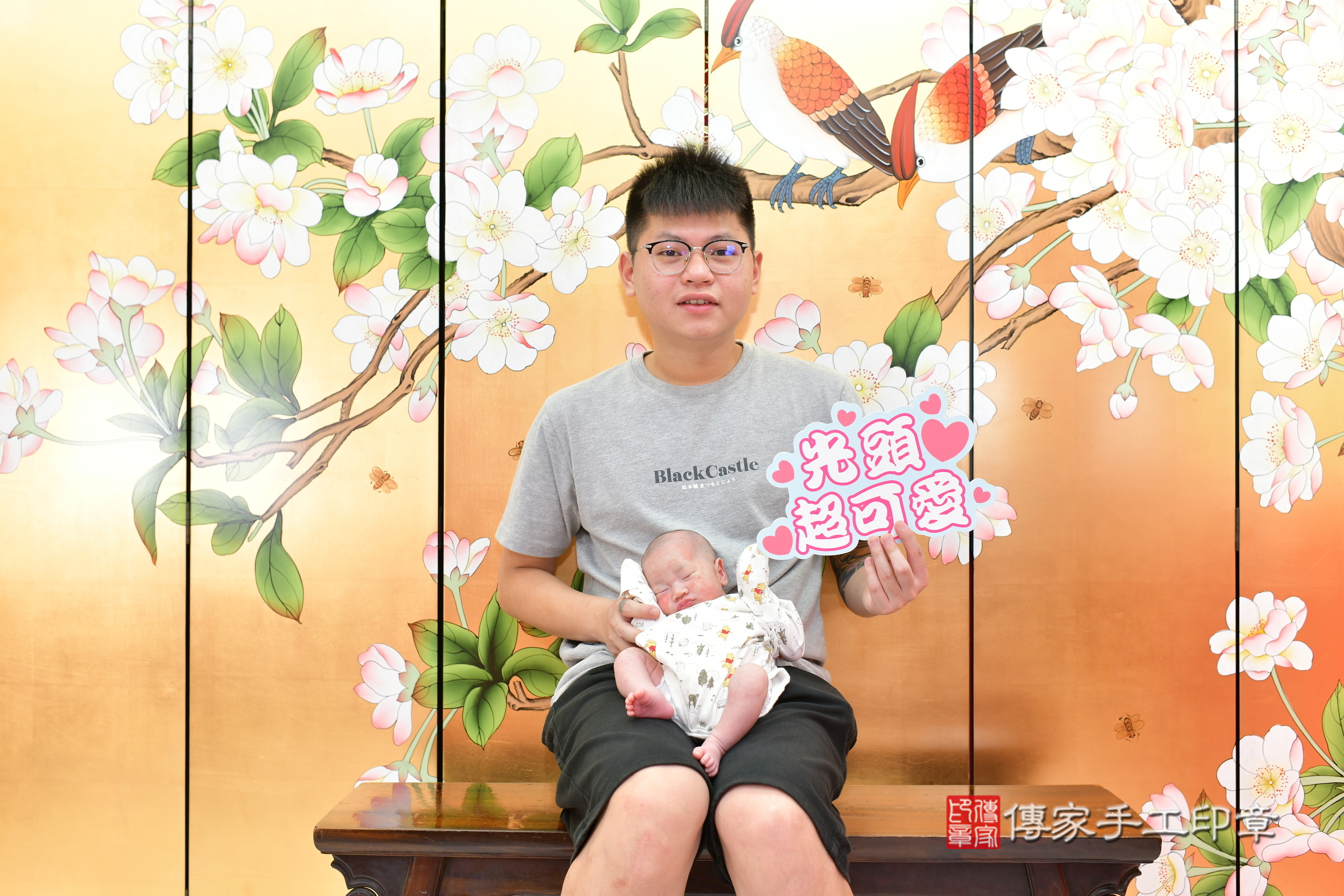 恩恩寶寶(台中市北區嬰兒寶寶滿月剃頭理髮、嬰兒剃胎毛儀式吉祥話)。中國風會場，爸媽寶貝穿「日中韓」古裝禮服。專業拍照、證書。★購買「臍帶章、肚臍章、胎毛筆刷印章」贈送：剃頭、收涎、抓周，三選一。2024.9.20，照片7