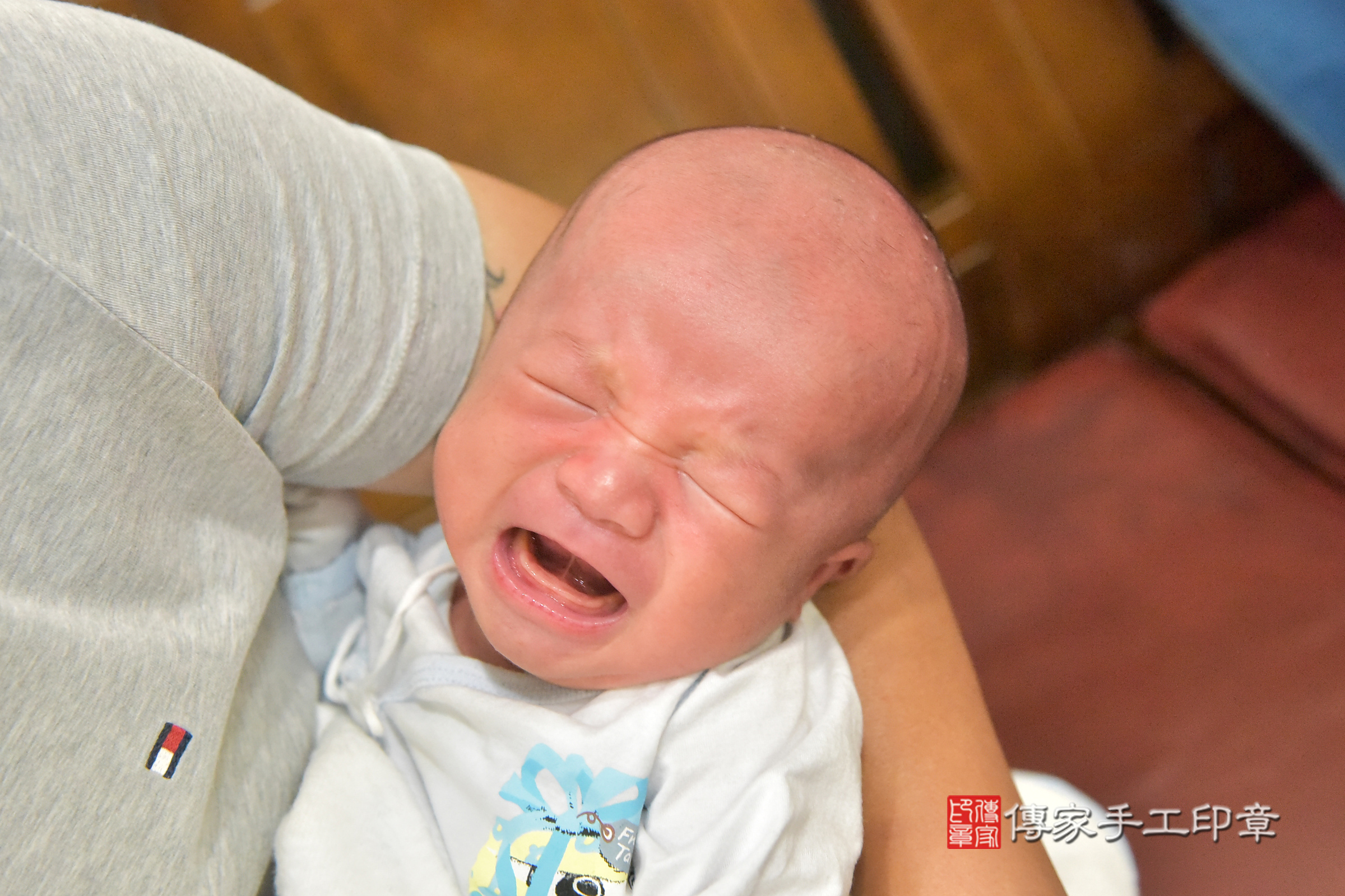 哲哲寶寶(南投縣到府嬰兒哲哲寶寶滿月剃頭理髮、到府嬰兒剃胎毛儀式吉祥話)。到府剃頭剃胎毛主持、專業拍照、證書。★購買「臍帶章、肚臍章、胎毛筆刷印章」贈送：剃頭、收涎、抓周，三選一。2024.9.21，照片10