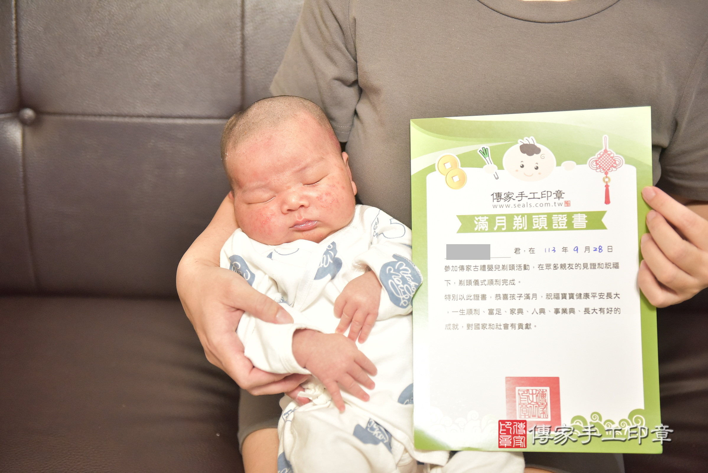 小宸寶寶(台中市南屯區到府嬰兒小宸寶寶滿月剃頭理髮、到府嬰兒剃胎毛儀式吉祥話)。到府剃頭剃胎毛主持、專業拍照、證書。★購買「臍帶章、肚臍章、胎毛筆刷印章」贈送：剃頭、收涎、抓周，三選一。2024.9.28，照片13