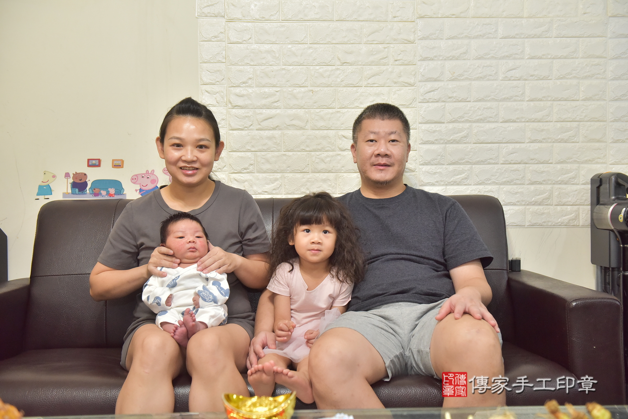 小宸寶寶(台中市南屯區到府嬰兒小宸寶寶滿月剃頭理髮、到府嬰兒剃胎毛儀式吉祥話)。到府剃頭剃胎毛主持、專業拍照、證書。★購買「臍帶章、肚臍章、胎毛筆刷印章」贈送：剃頭、收涎、抓周，三選一。2024.9.28，照片3