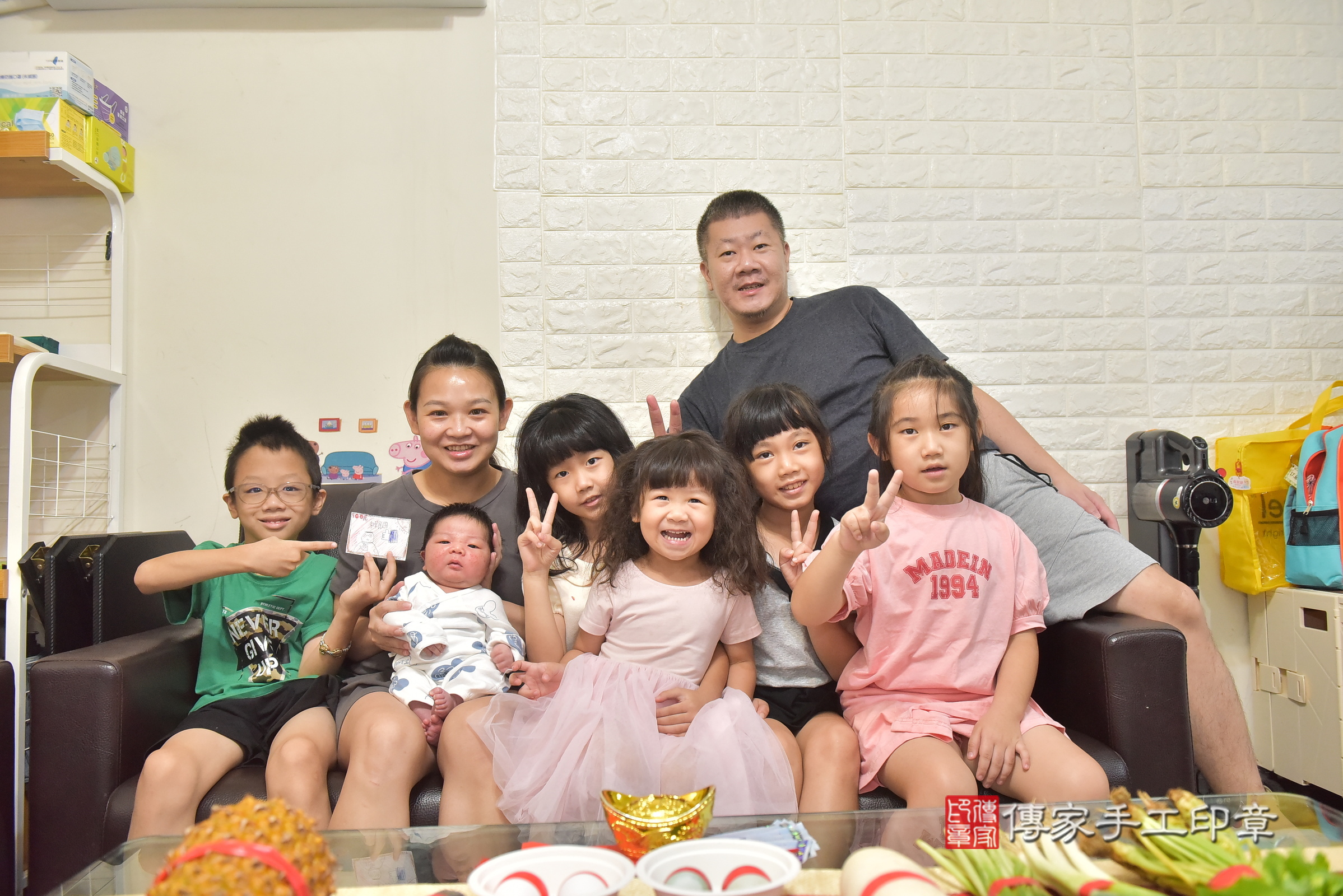 小宸寶寶(台中市南屯區到府嬰兒小宸寶寶滿月剃頭理髮、到府嬰兒剃胎毛儀式吉祥話)。到府剃頭剃胎毛主持、專業拍照、證書。★購買「臍帶章、肚臍章、胎毛筆刷印章」贈送：剃頭、收涎、抓周，三選一。2024.9.28，照片4