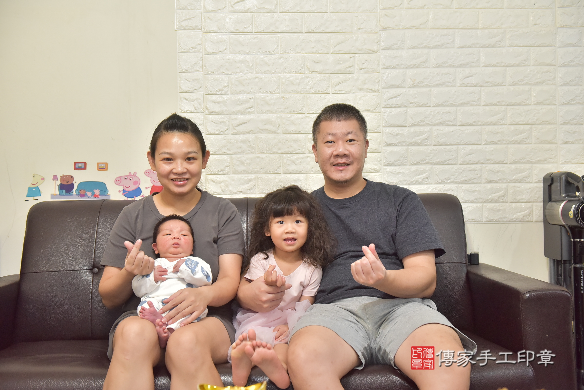 小宸寶寶(台中市南屯區到府嬰兒小宸寶寶滿月剃頭理髮、到府嬰兒剃胎毛儀式吉祥話)。到府剃頭剃胎毛主持、專業拍照、證書。★購買「臍帶章、肚臍章、胎毛筆刷印章」贈送：剃頭、收涎、抓周，三選一。2024.9.28，照片2