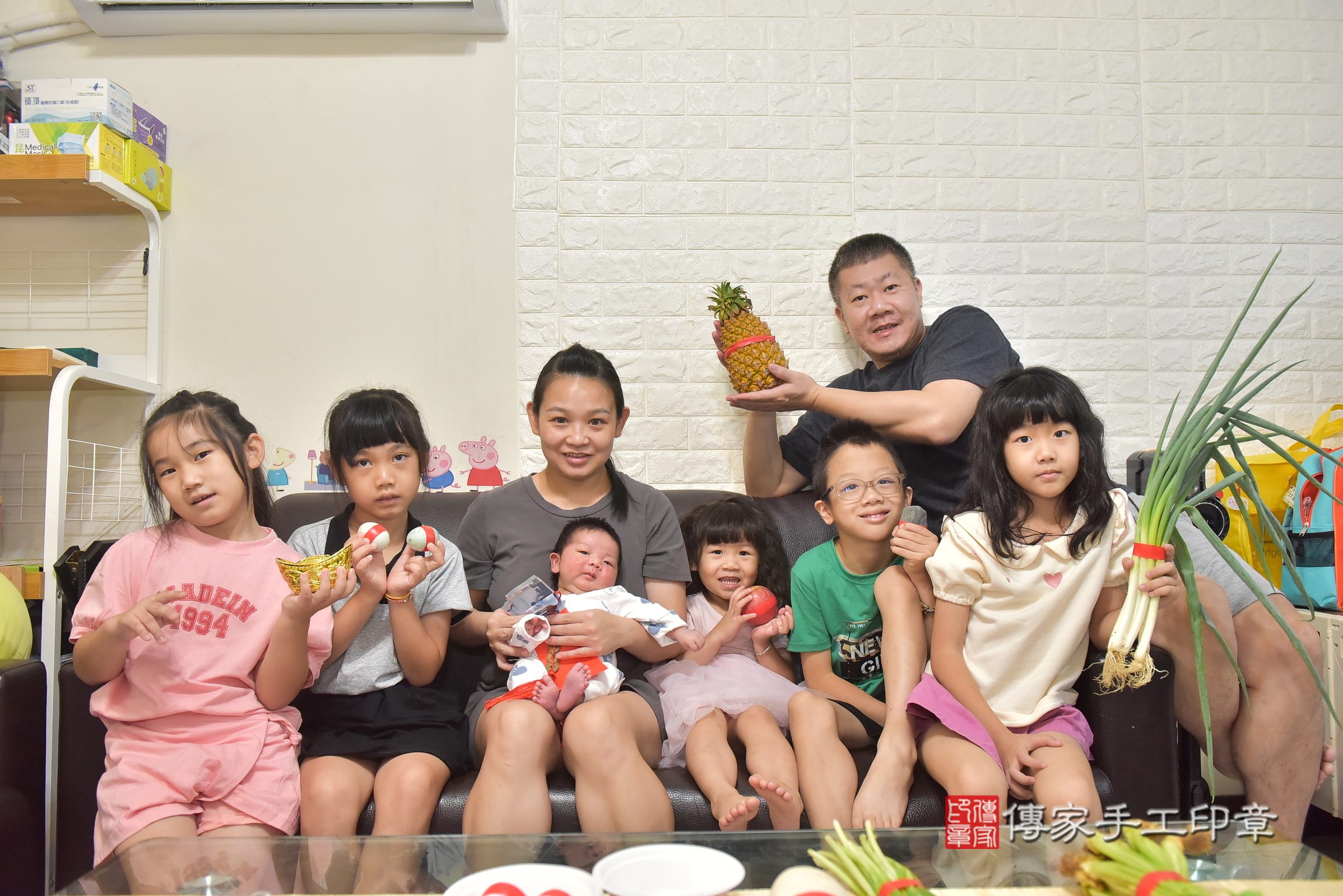 小宸寶寶(台中市南屯區到府嬰兒小宸寶寶滿月剃頭理髮、到府嬰兒剃胎毛儀式吉祥話)。到府剃頭剃胎毛主持、專業拍照、證書。★購買「臍帶章、肚臍章、胎毛筆刷印章」贈送：剃頭、收涎、抓周，三選一。2024.9.28，照片10