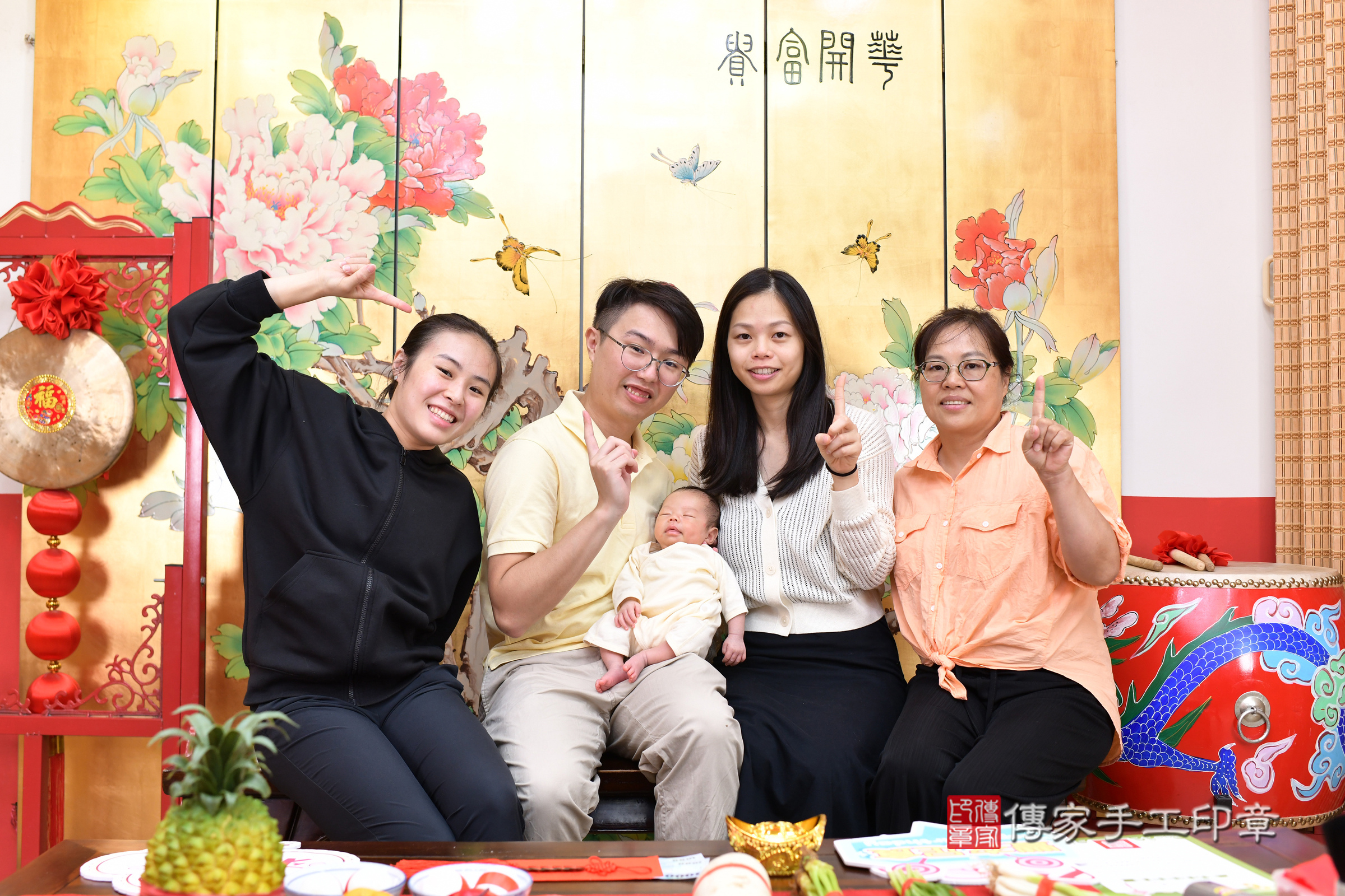 小旭寶寶(台北市大同區嬰兒寶寶滿月剃頭理髮、嬰兒剃胎毛儀式吉祥話)。中國風會場，爸媽寶貝穿「日中韓」古裝禮服。專業拍照、證書。★購買「臍帶章、肚臍章、胎毛筆刷印章」贈送：剃頭、收涎、抓周，三選一。2024.10.15，照片5