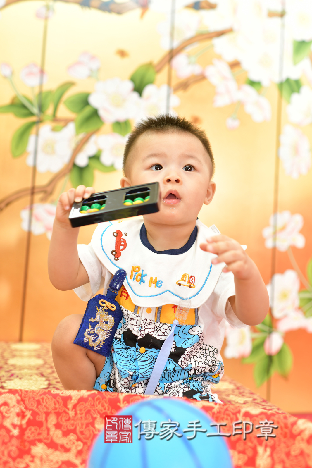 台中市北區恩恩寶寶抓周推薦：傳家台中店抓周度脺中國風會場，嬰兒古禮抓周流程儀式吉祥話、抓周道具物品24種、拍照。抓周證書。2024.9.8，照片9