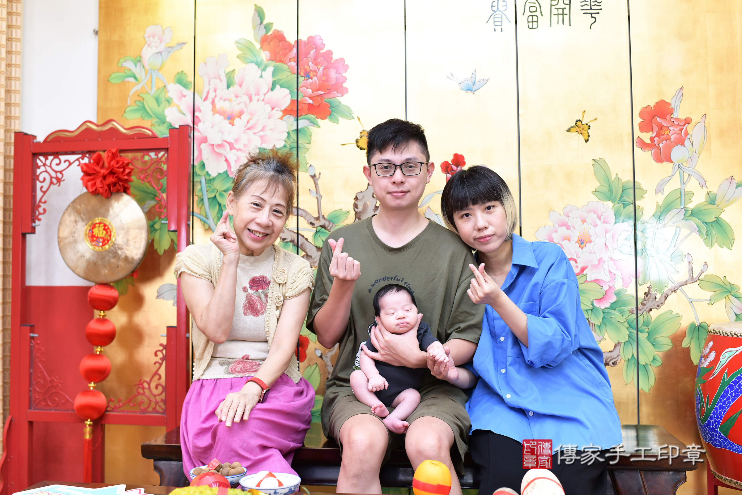 小洵寶寶(台北市大同區嬰兒寶寶滿月剃頭理髮、嬰兒剃胎毛儀式吉祥話)。中國風會場，爸媽寶貝穿「日中韓」古裝禮服。專業拍照、證書。★購買「臍帶章、肚臍章、胎毛筆刷印章」贈送：剃頭、收涎、抓周，三選一。2024.10.25，照片5
