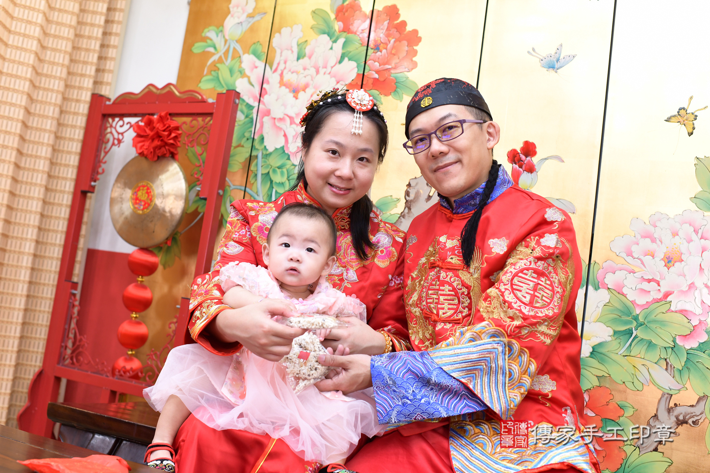 台北市大同區斐斐寶寶抓周推薦：傳家台北店抓周度脺中國風會場，嬰兒古禮抓周流程儀式吉祥話、抓周道具物品24種、拍照。抓周證書。2024.10.18，照片18