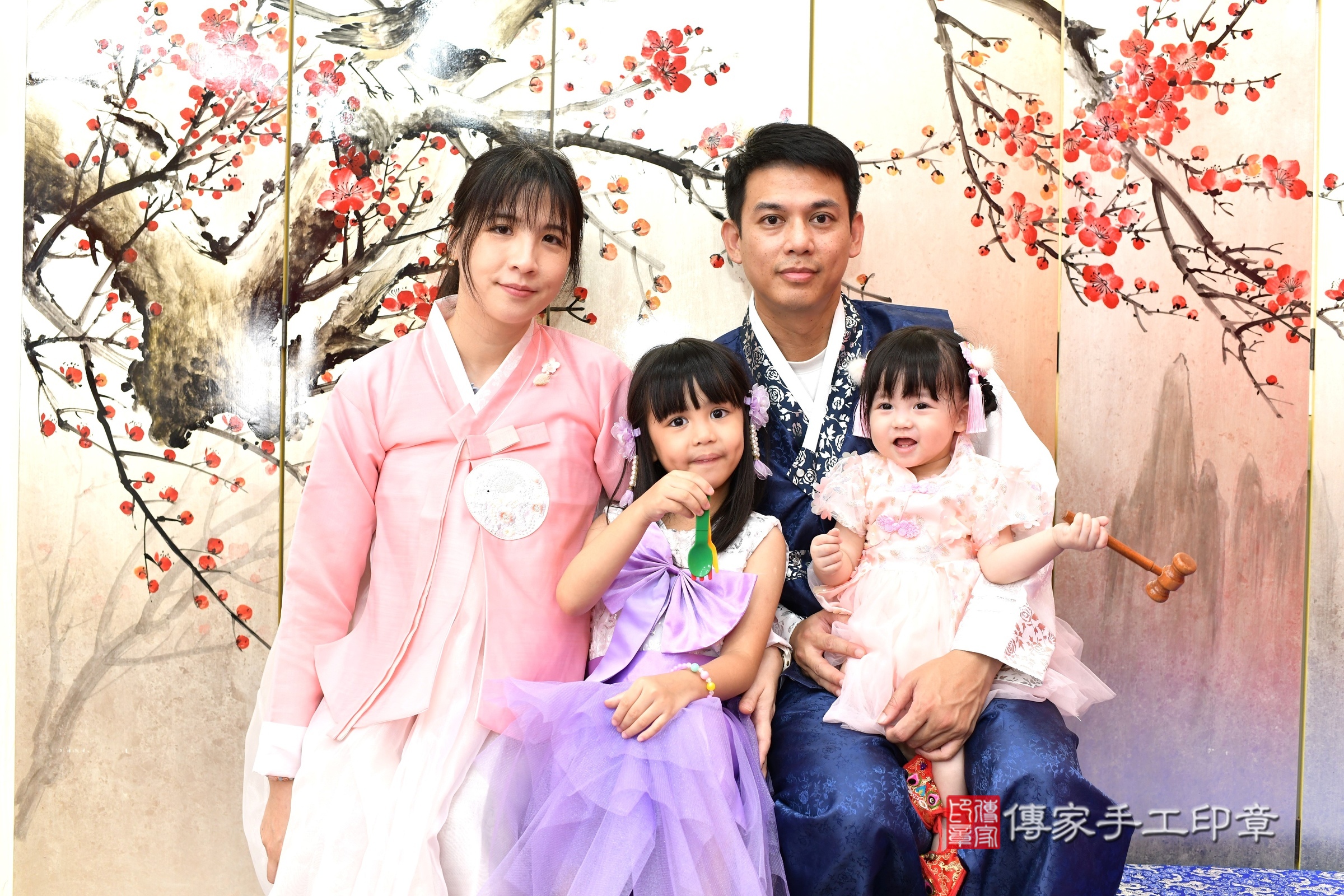 新北市永和區小如寶寶抓周推薦：傳家新北店抓周度脺中國風會場，嬰兒古禮抓周流程儀式吉祥話、抓周道具物品24種、拍照。抓周證書。2024.10.19，照片17