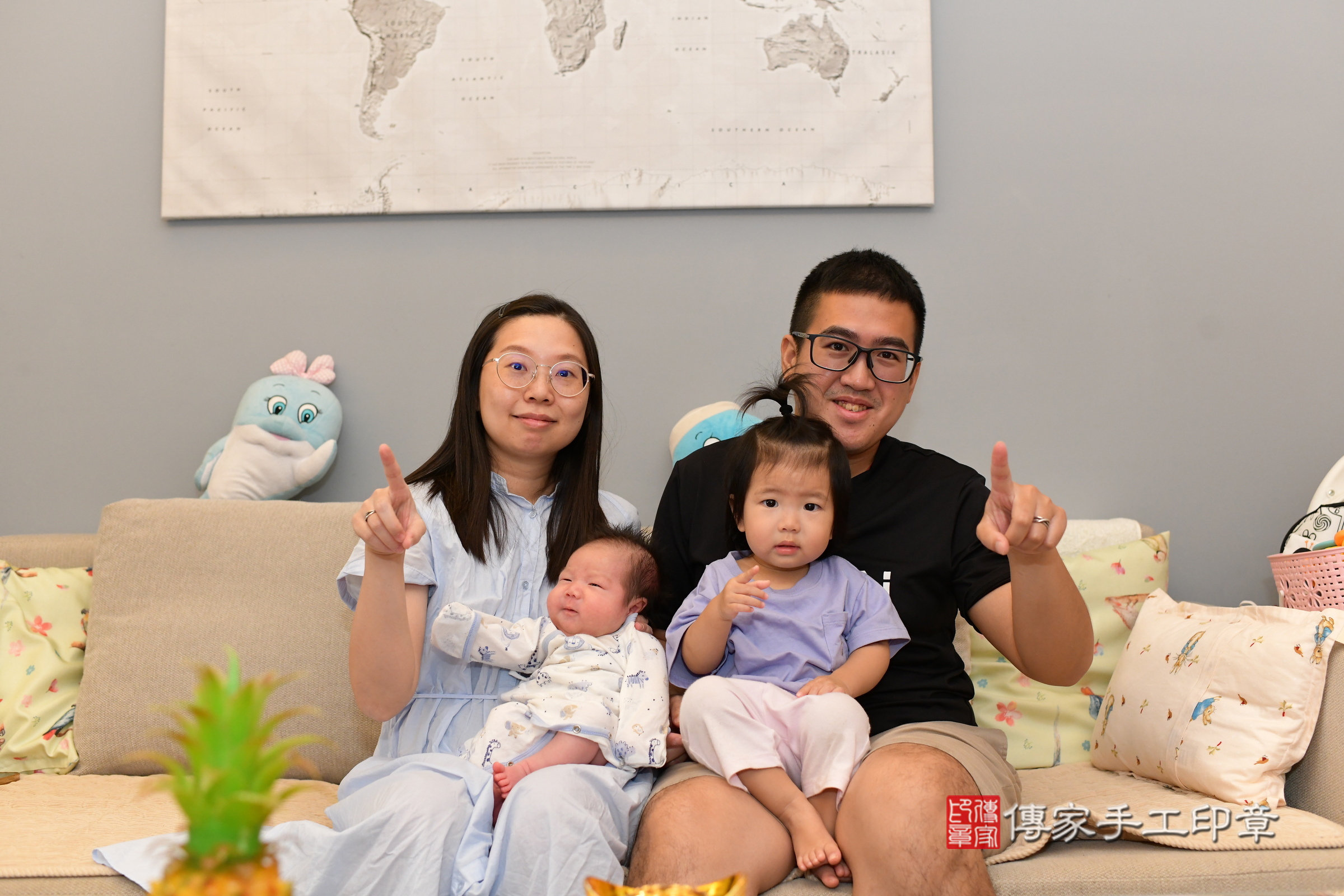 小辰寶寶(台南市永康區到府嬰兒小辰寶寶滿月剃頭理髮、到府嬰兒剃胎毛儀式吉祥話)。到府剃頭剃胎毛主持、專業拍照、證書。★購買「臍帶章、肚臍章、胎毛筆刷印章」贈送：剃頭、收涎、抓周，三選一。2024.10.15，照片3