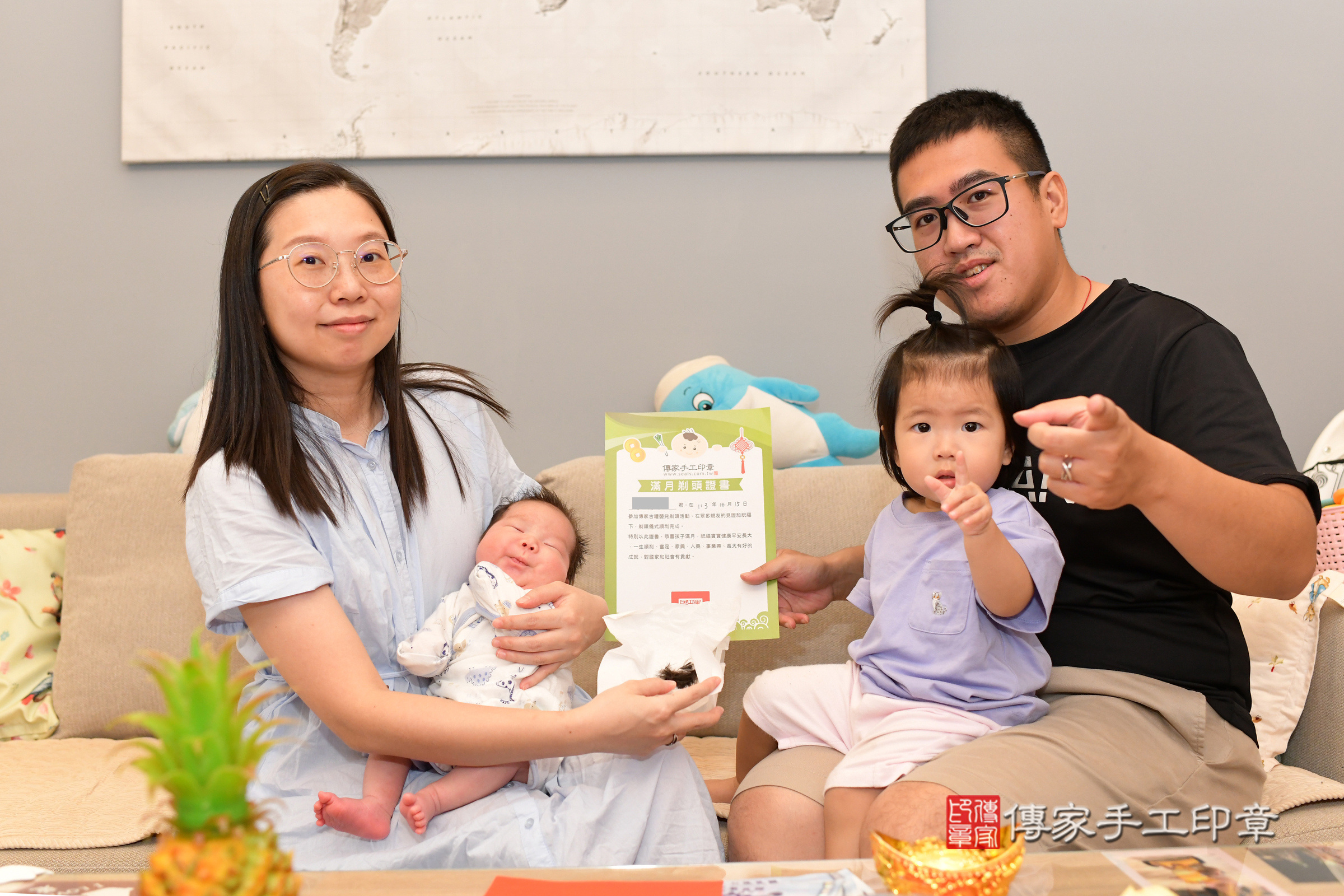 小辰寶寶(台南市永康區到府嬰兒小辰寶寶滿月剃頭理髮、到府嬰兒剃胎毛儀式吉祥話)。到府剃頭剃胎毛主持、專業拍照、證書。★購買「臍帶章、肚臍章、胎毛筆刷印章」贈送：剃頭、收涎、抓周，三選一。2024.10.15，照片15