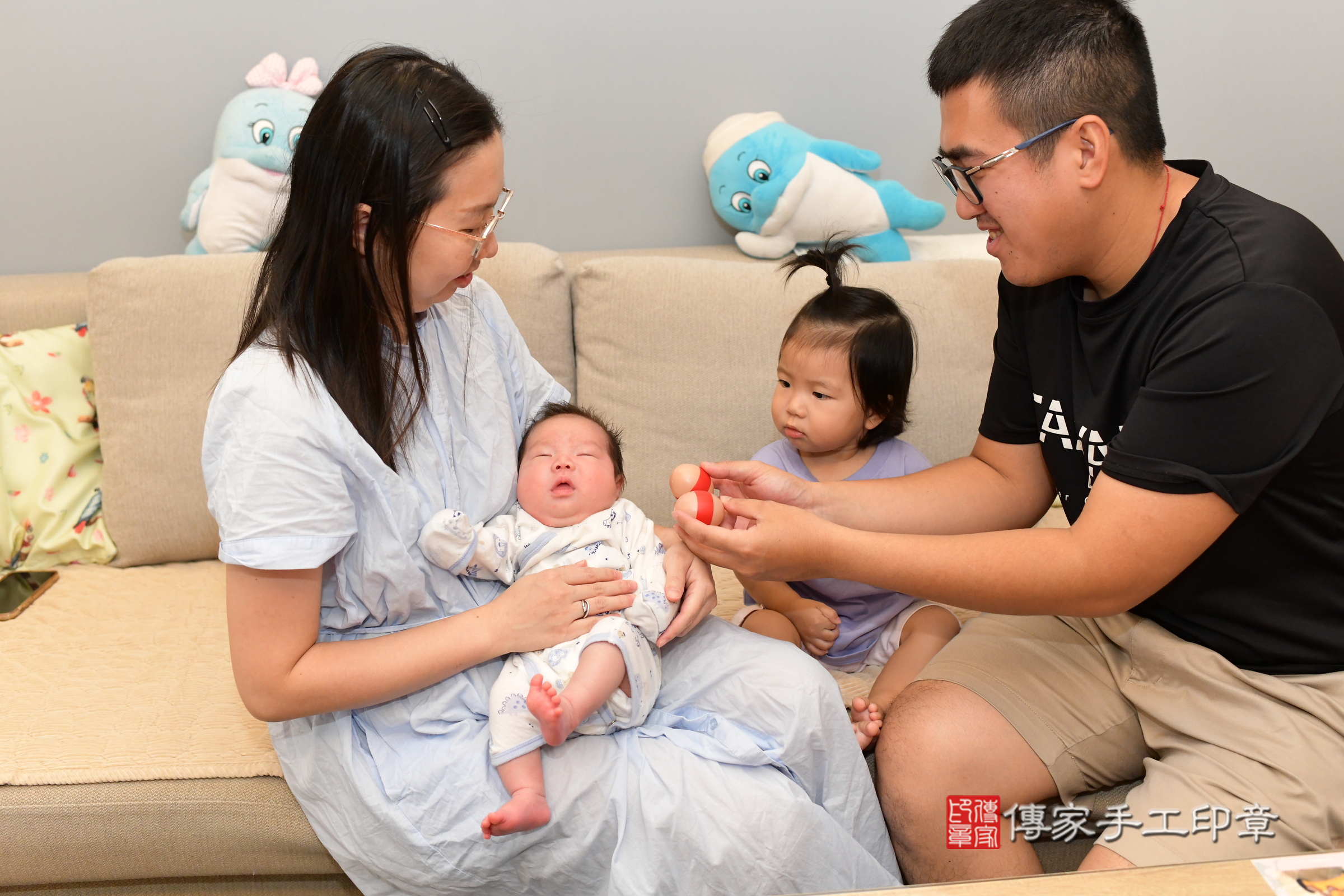 小辰寶寶(台南市永康區到府嬰兒小辰寶寶滿月剃頭理髮、到府嬰兒剃胎毛儀式吉祥話)。到府剃頭剃胎毛主持、專業拍照、證書。★購買「臍帶章、肚臍章、胎毛筆刷印章」贈送：剃頭、收涎、抓周，三選一。2024.10.15，照片5