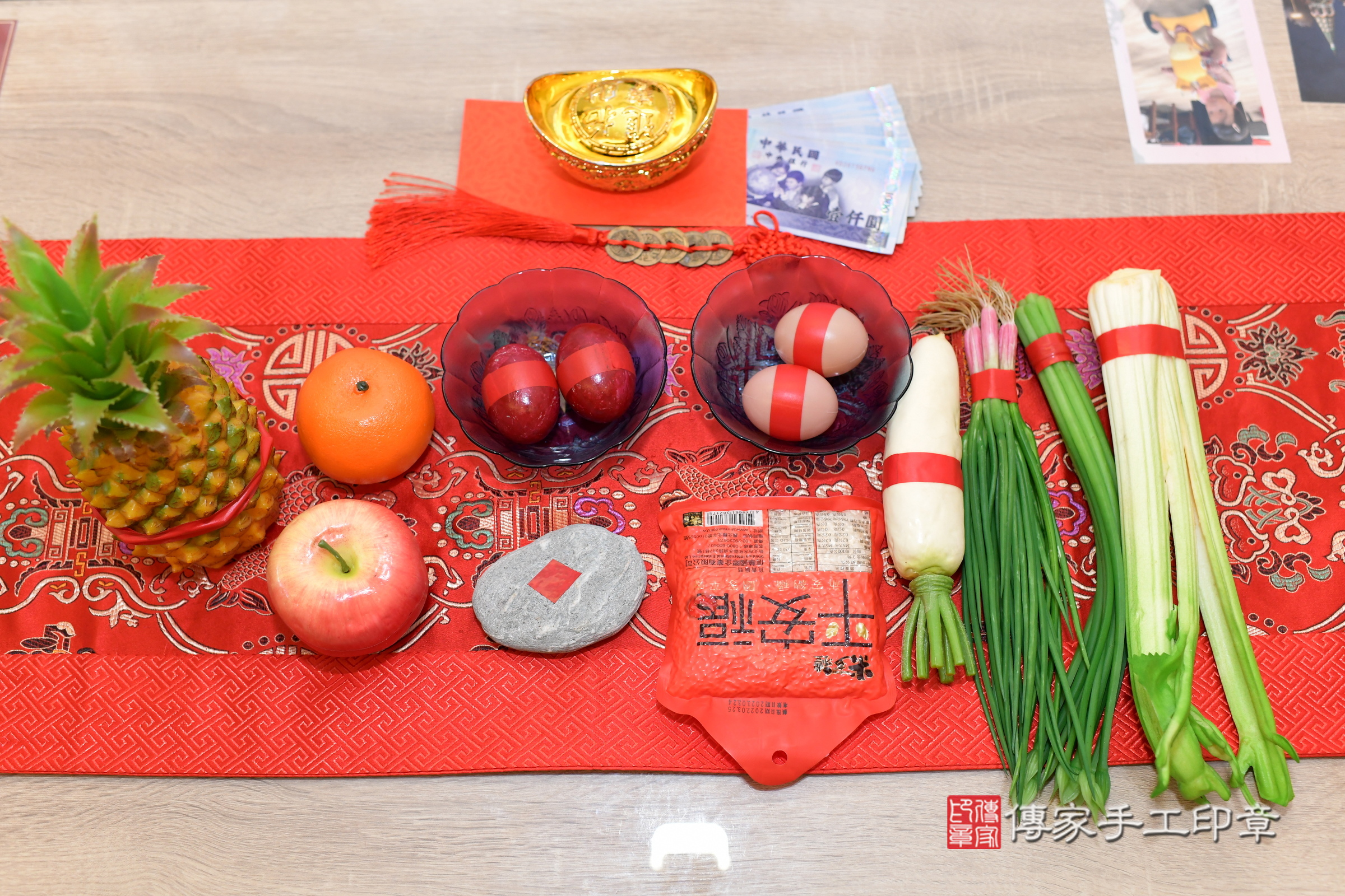 小辰寶寶(台南市永康區到府嬰兒小辰寶寶滿月剃頭理髮、到府嬰兒剃胎毛儀式吉祥話)。到府剃頭剃胎毛主持、專業拍照、證書。★購買「臍帶章、肚臍章、胎毛筆刷印章」贈送：剃頭、收涎、抓周，三選一。2024.10.15，照片4
