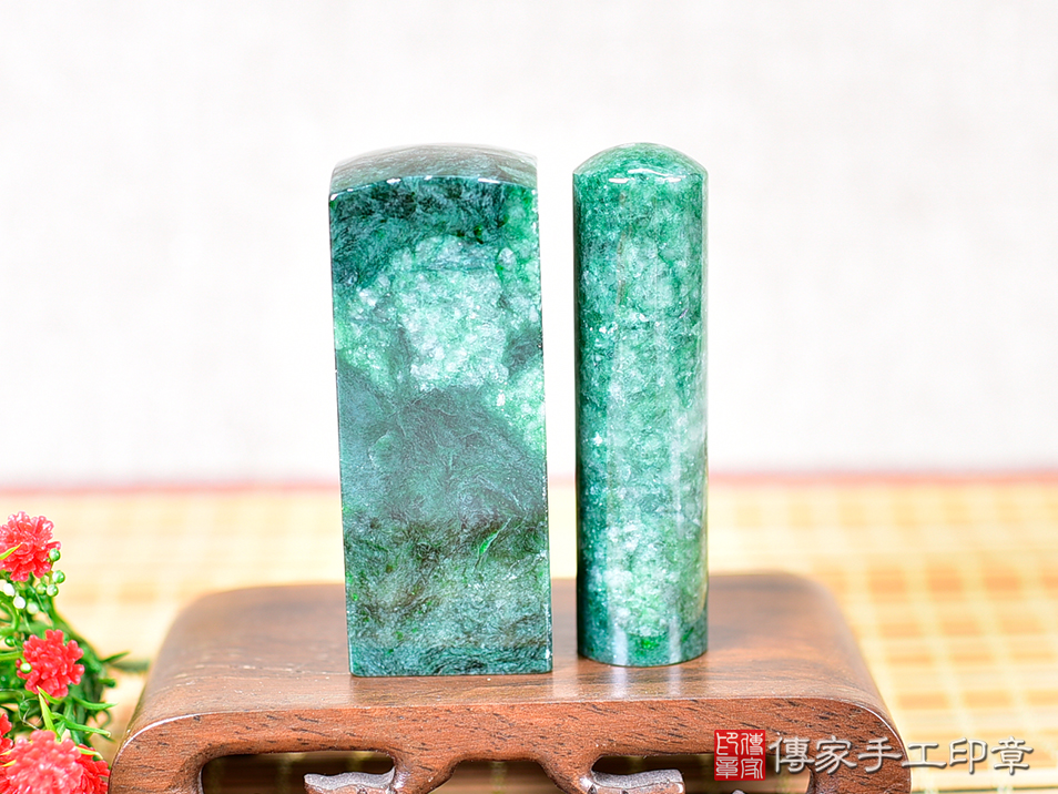 象徵長壽稀少非常珍貴的翡翠是玉石之王!頂級翡翠緬甸玉公司大小印章~傳家印章新北店113.11.14 象徵長壽稀少非常珍貴的翡翠是玉石之王!頂級翡翠緬甸玉公司大小印章~傳家印章新北店113.11.14
