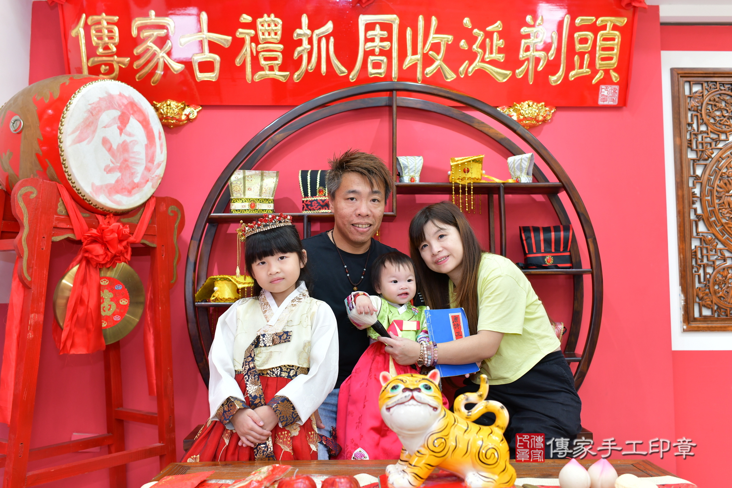 台中市北區昕昕寶寶抓周推薦：傳家台中店抓周度脺中國風會場，嬰兒古禮抓周流程儀式吉祥話、抓周道具物品24種、拍照。抓周證書。2024.10.12，照片22