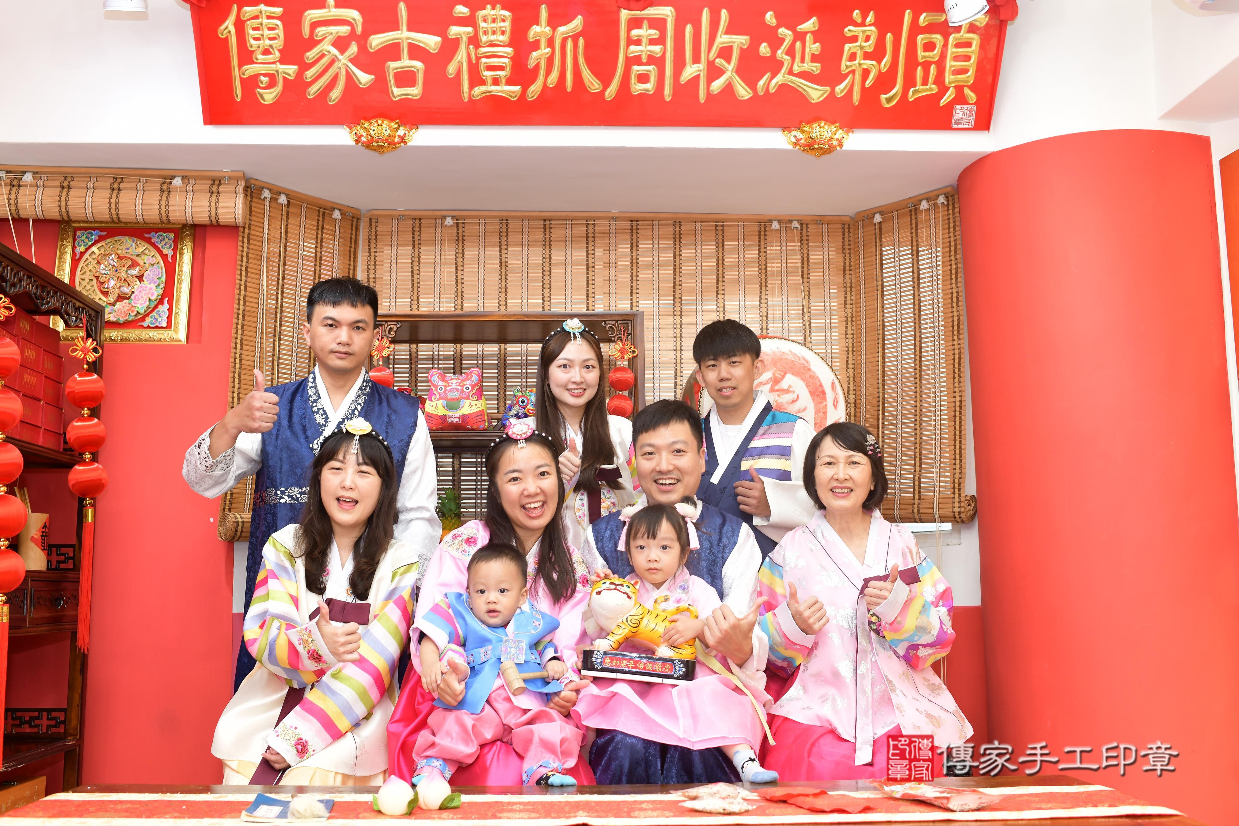 傳家手工印章高雄店、抓周、度脺、中國風會場、傳家嬰兒古禮、吉祥話、抓周道具物品24種、拍照。抓周證書。寶寶抓周、滿周歲、生日快樂、祝福