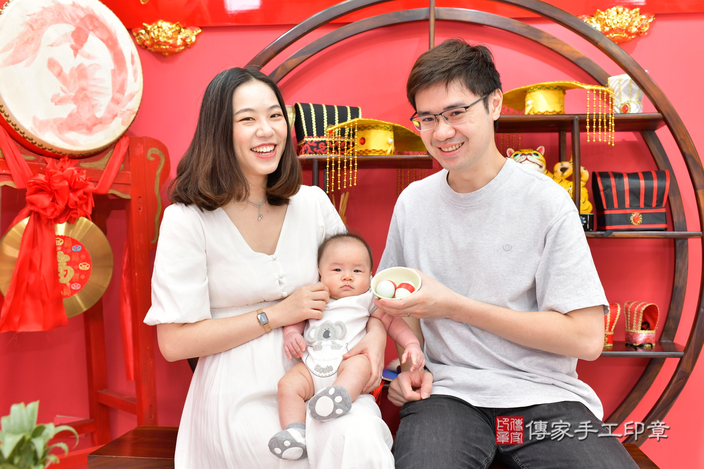 翔翔寶寶(台中市北區嬰兒寶寶滿月剃頭理髮、嬰兒剃胎毛儀式吉祥話)。中國風會場，爸媽寶貝穿「日中韓」古裝禮服。專業拍照、證書。★購買「臍帶章、肚臍章、胎毛筆刷印章」贈送：剃頭、收涎、抓周，三選一。2024.10.6，照片5