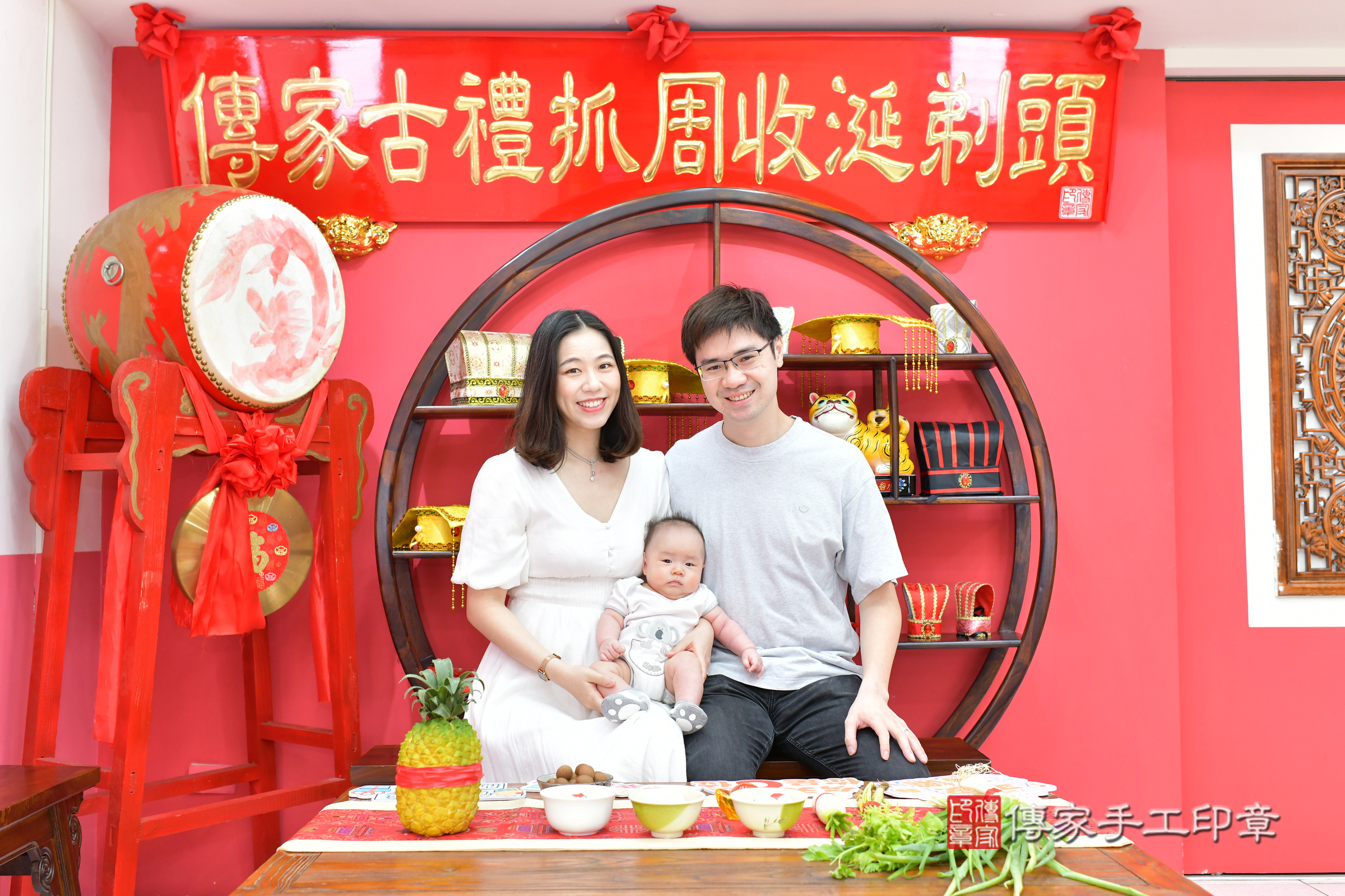 翔翔寶寶(台中市北區嬰兒寶寶滿月剃頭理髮、嬰兒剃胎毛儀式吉祥話)。中國風會場，爸媽寶貝穿「日中韓」古裝禮服。專業拍照、證書。★購買「臍帶章、肚臍章、胎毛筆刷印章」贈送：剃頭、收涎、抓周，三選一。2024.10.6，照片4