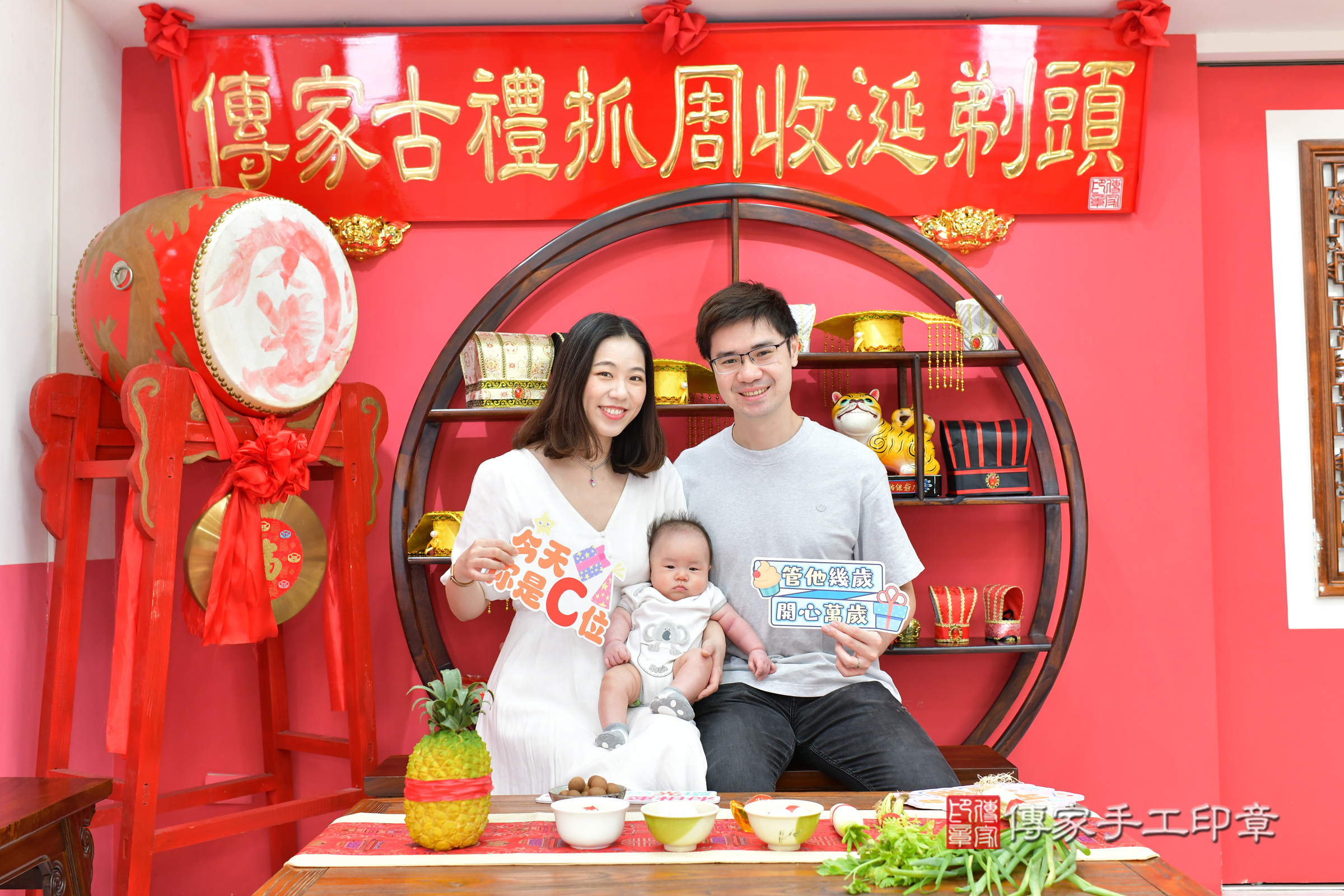 翔翔寶寶(台中市北區嬰兒寶寶滿月剃頭理髮、嬰兒剃胎毛儀式吉祥話)。中國風會場，爸媽寶貝穿「日中韓」古裝禮服。專業拍照、證書。★購買「臍帶章、肚臍章、胎毛筆刷印章」贈送：剃頭、收涎、抓周，三選一。2024.10.6，照片3