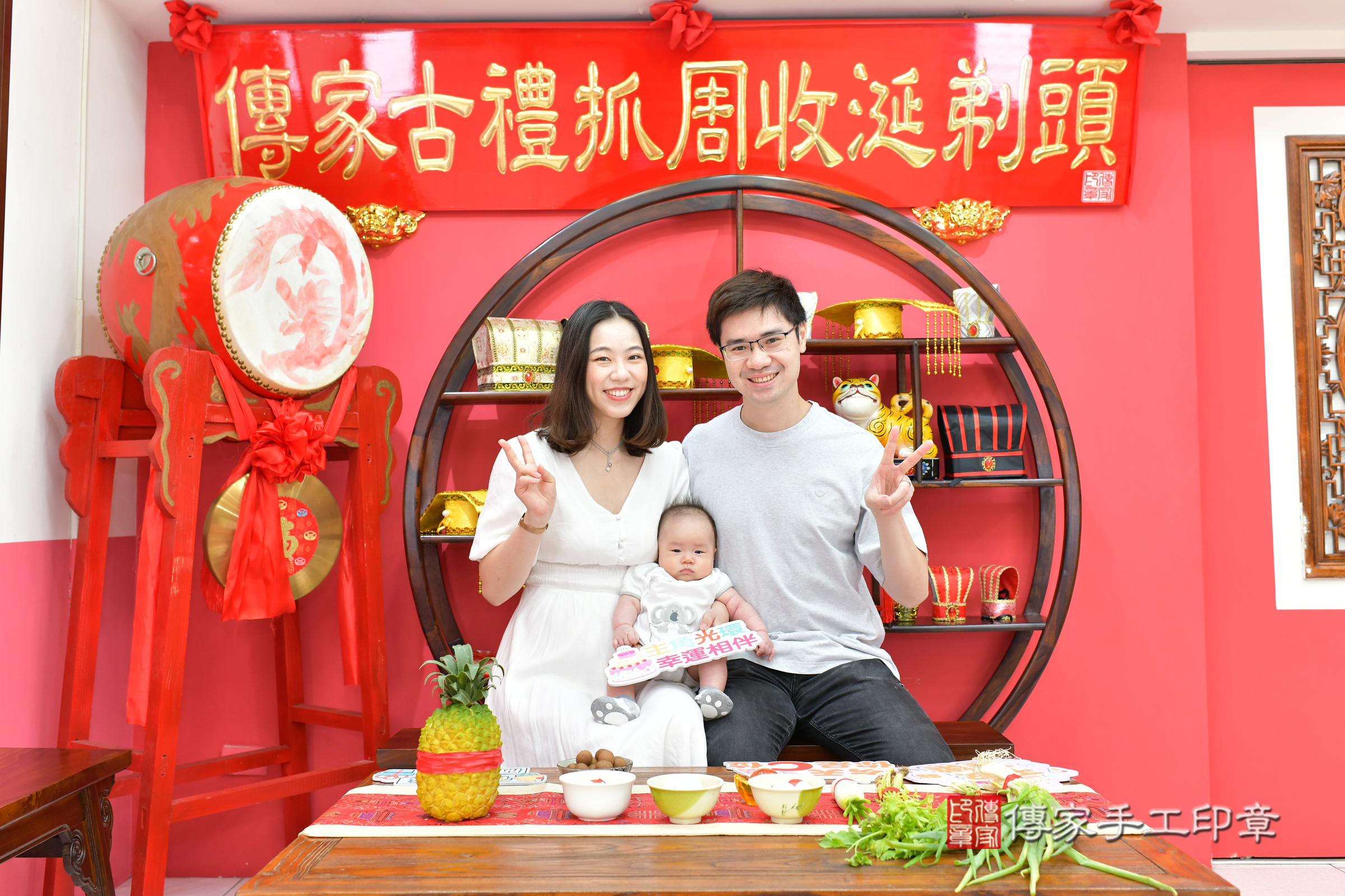 翔翔寶寶(台中市北區嬰兒寶寶滿月剃頭理髮、嬰兒剃胎毛儀式吉祥話)。中國風會場，爸媽寶貝穿「日中韓」古裝禮服。專業拍照、證書。★購買「臍帶章、肚臍章、胎毛筆刷印章」贈送：剃頭、收涎、抓周，三選一。2024.10.6，照片2