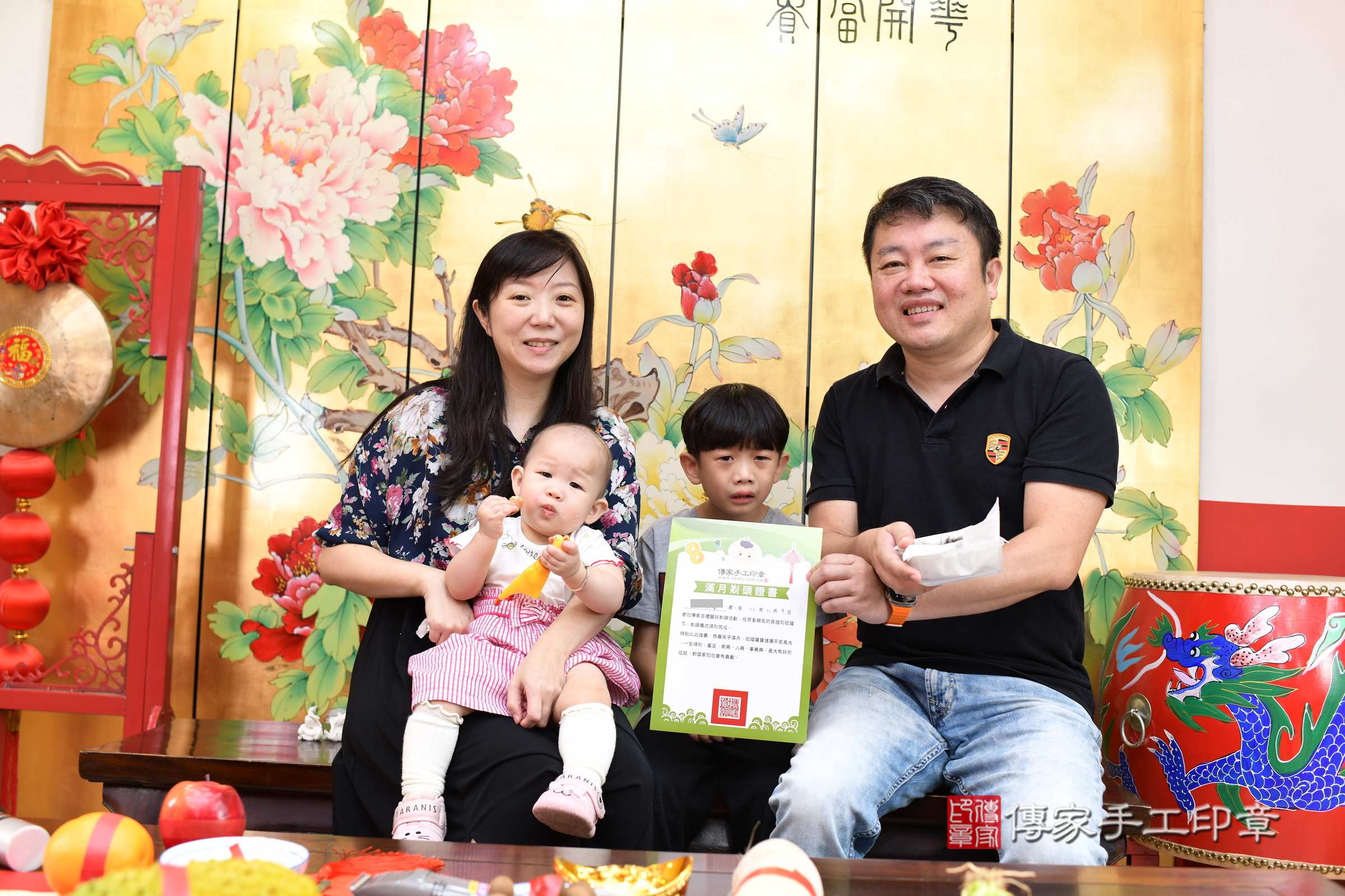 蓁蓁寶寶(台北市大同區嬰兒寶寶滿月剃頭理髮、嬰兒剃胎毛儀式吉祥話)。中國風會場，爸媽寶貝穿「日中韓」古裝禮服。專業拍照、證書。★購買「臍帶章、肚臍章、胎毛筆刷印章」贈送：剃頭、收涎、抓周，三選一。2024.11.9，照片15