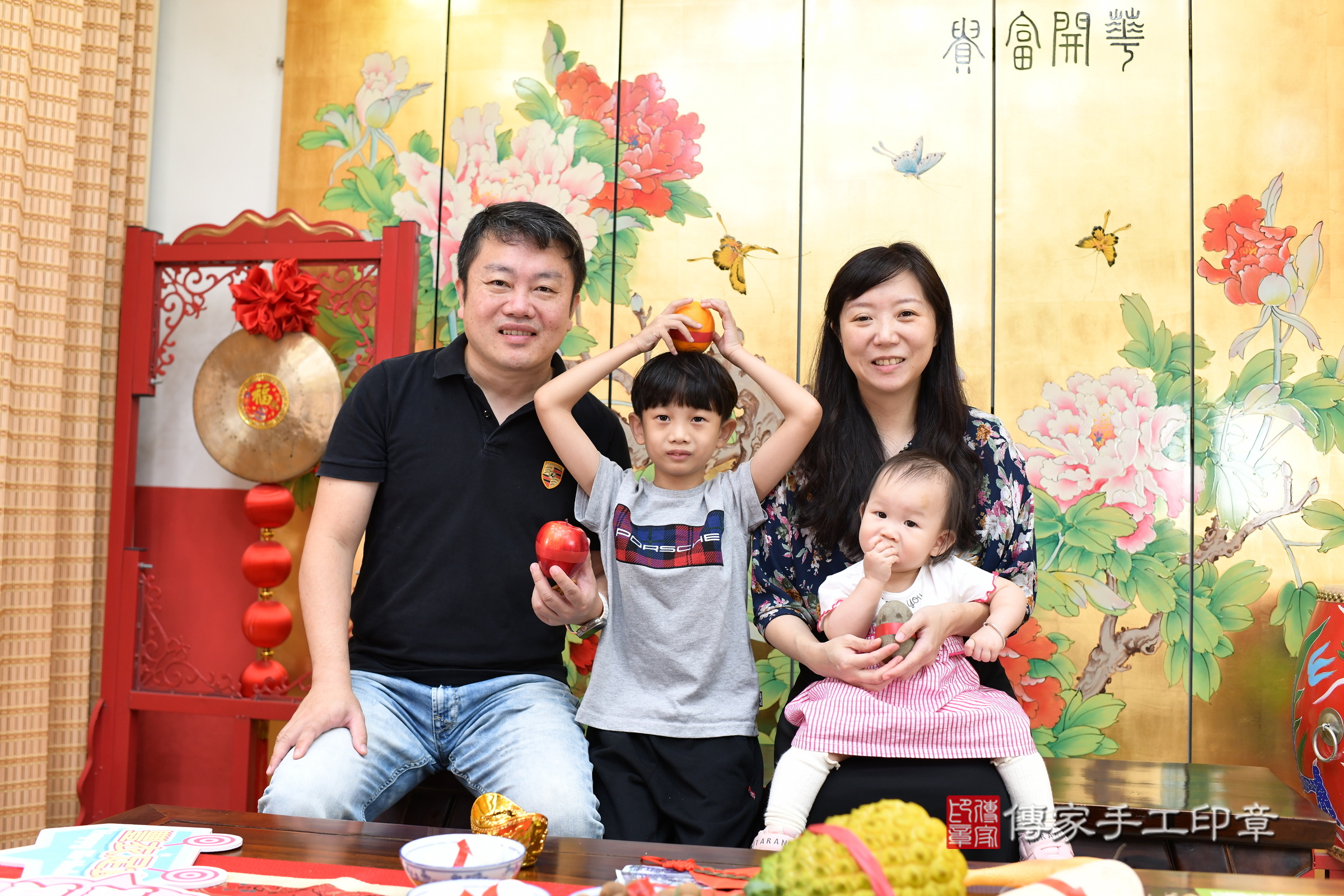 蓁蓁寶寶(台北市大同區嬰兒寶寶滿月剃頭理髮、嬰兒剃胎毛儀式吉祥話)。中國風會場，爸媽寶貝穿「日中韓」古裝禮服。專業拍照、證書。★購買「臍帶章、肚臍章、胎毛筆刷印章」贈送：剃頭、收涎、抓周，三選一。2024.11.9，照片8