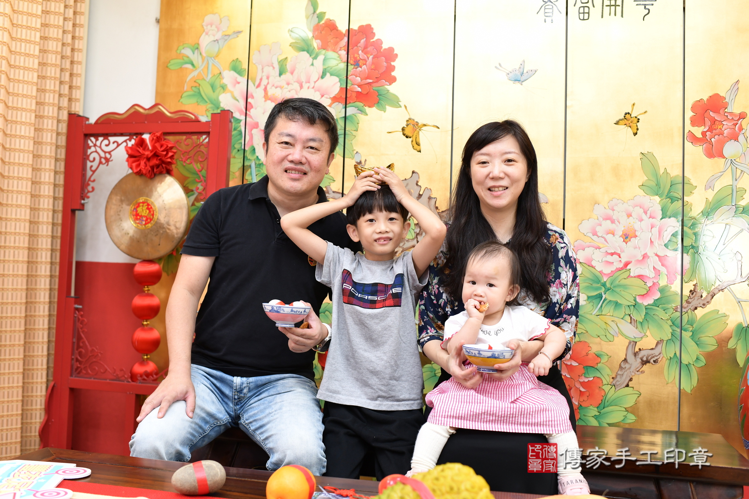 蓁蓁寶寶(台北市大同區嬰兒寶寶滿月剃頭理髮、嬰兒剃胎毛儀式吉祥話)。中國風會場，爸媽寶貝穿「日中韓」古裝禮服。專業拍照、證書。★購買「臍帶章、肚臍章、胎毛筆刷印章」贈送：剃頭、收涎、抓周，三選一。2024.11.9，照片7