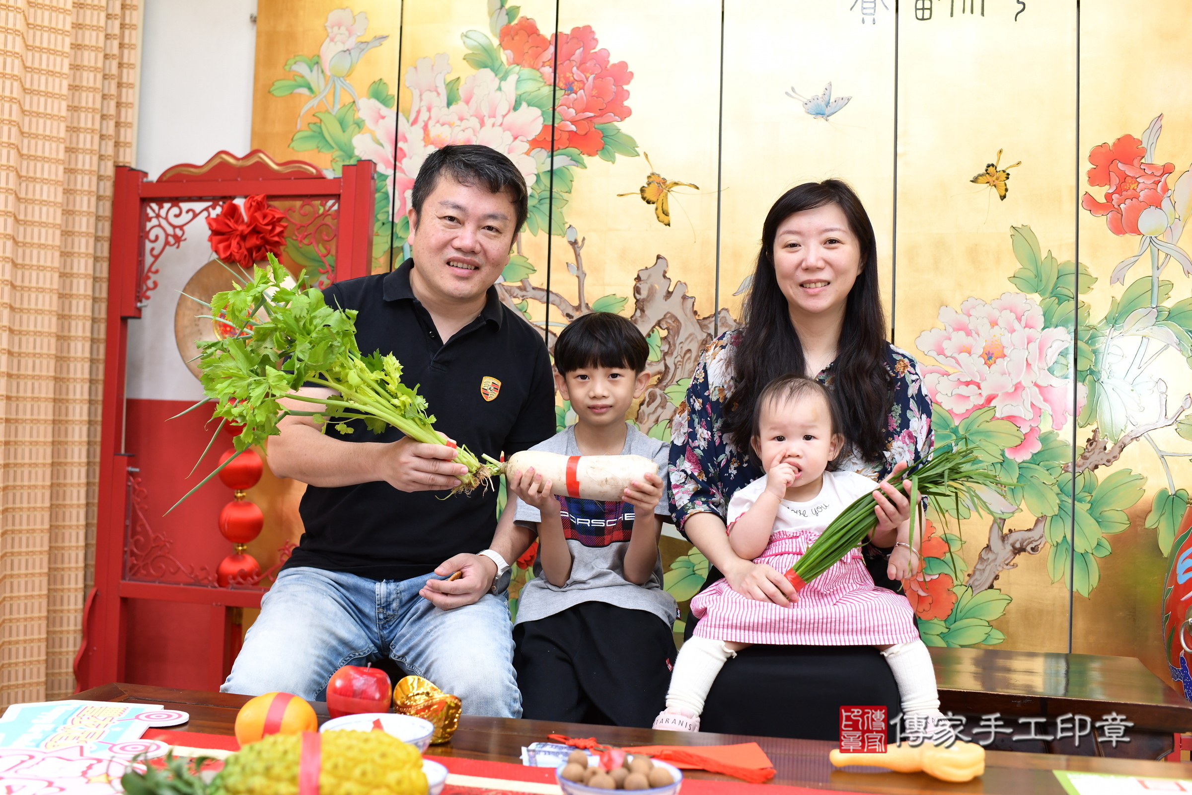 蓁蓁寶寶(台北市大同區嬰兒寶寶滿月剃頭理髮、嬰兒剃胎毛儀式吉祥話)。中國風會場，爸媽寶貝穿「日中韓」古裝禮服。專業拍照、證書。★購買「臍帶章、肚臍章、胎毛筆刷印章」贈送：剃頭、收涎、抓周，三選一。2024.11.9，照片10