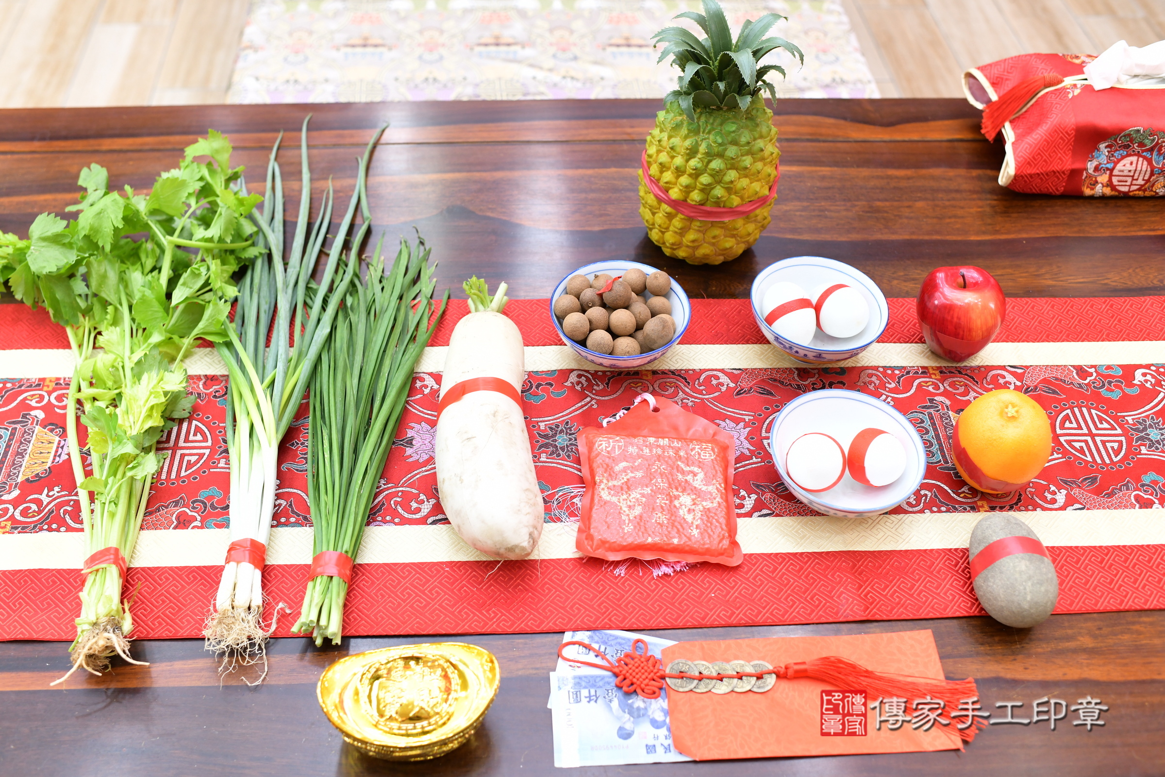 蓁蓁寶寶(台北市大同區嬰兒寶寶滿月剃頭理髮、嬰兒剃胎毛儀式吉祥話)。中國風會場，爸媽寶貝穿「日中韓」古裝禮服。專業拍照、證書。★購買「臍帶章、肚臍章、胎毛筆刷印章」贈送：剃頭、收涎、抓周，三選一。2024.11.9，照片6