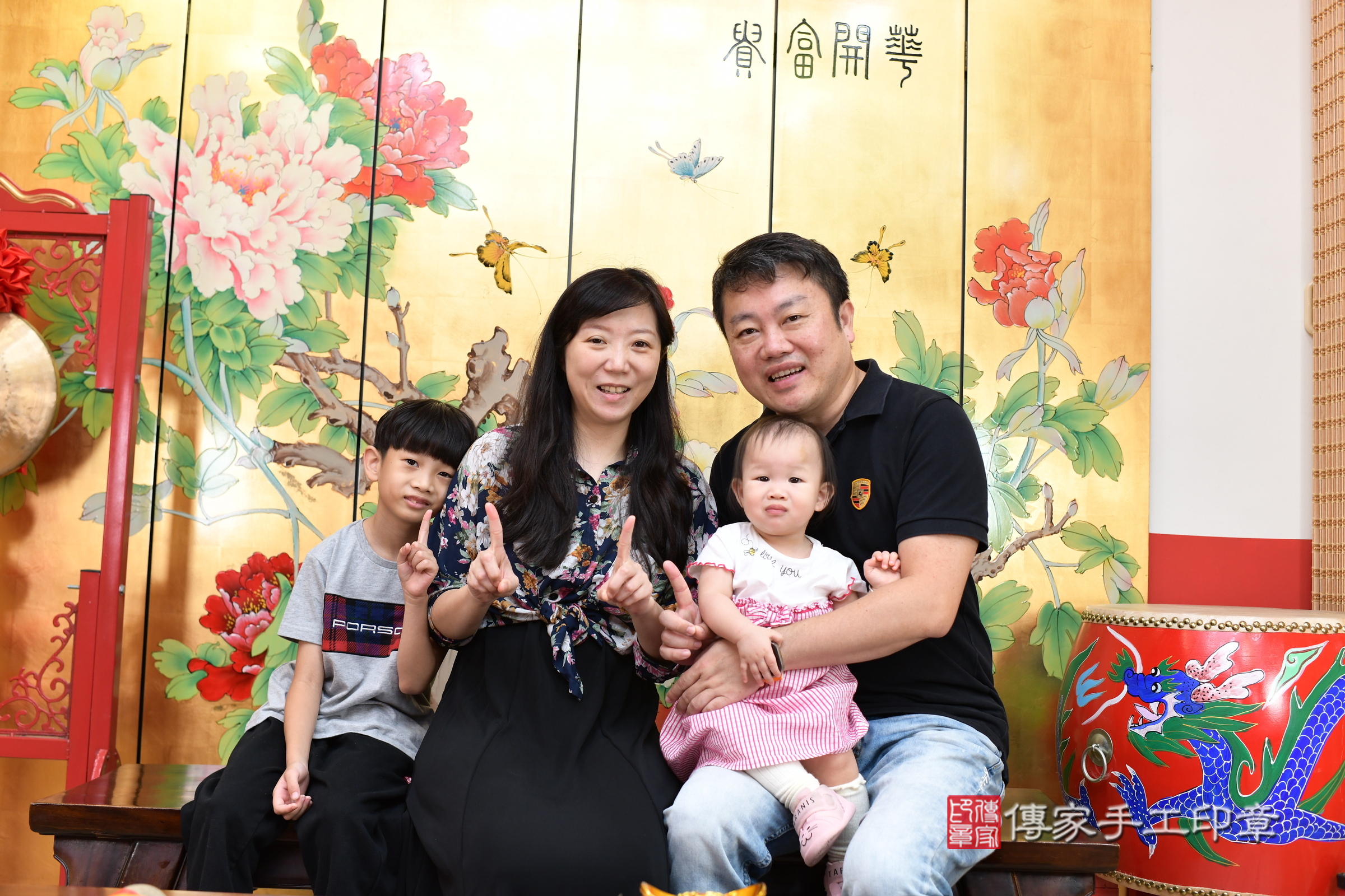 蓁蓁寶寶(台北市大同區嬰兒寶寶滿月剃頭理髮、嬰兒剃胎毛儀式吉祥話)。中國風會場，爸媽寶貝穿「日中韓」古裝禮服。專業拍照、證書。★購買「臍帶章、肚臍章、胎毛筆刷印章」贈送：剃頭、收涎、抓周，三選一。2024.11.9，照片3
