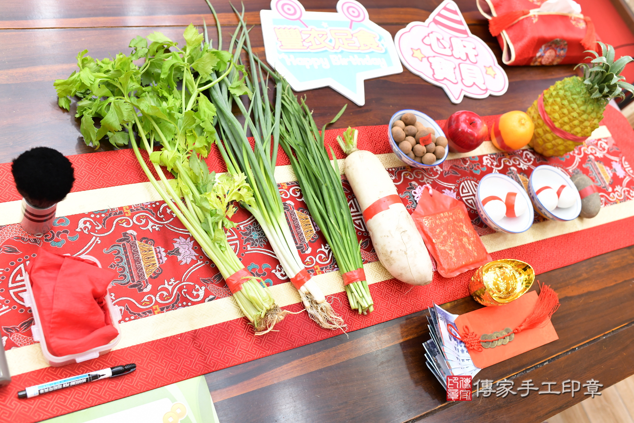 君君寶寶(台北市大同區嬰兒寶寶滿月剃頭理髮、嬰兒剃胎毛儀式吉祥話)。中國風會場，爸媽寶貝穿「日中韓」古裝禮服。專業拍照、證書。★購買「臍帶章、肚臍章、胎毛筆刷印章」贈送：剃頭、收涎、抓周，三選一。2024.11.10，照片9