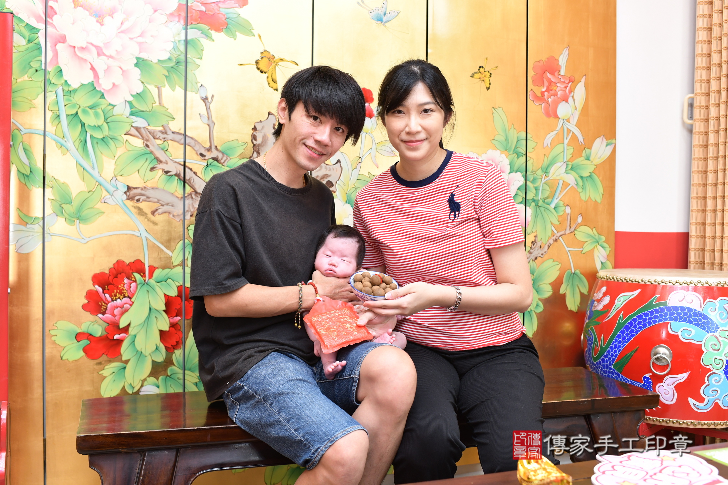 小宜寶寶(台北市大同區嬰兒寶寶滿月剃頭理髮、嬰兒剃胎毛儀式吉祥話)。中國風會場，爸媽寶貝穿「日中韓」古裝禮服。專業拍照、證書。★購買「臍帶章、肚臍章、胎毛筆刷印章」贈送：剃頭、收涎、抓周，三選一。2024.10.28，照片11