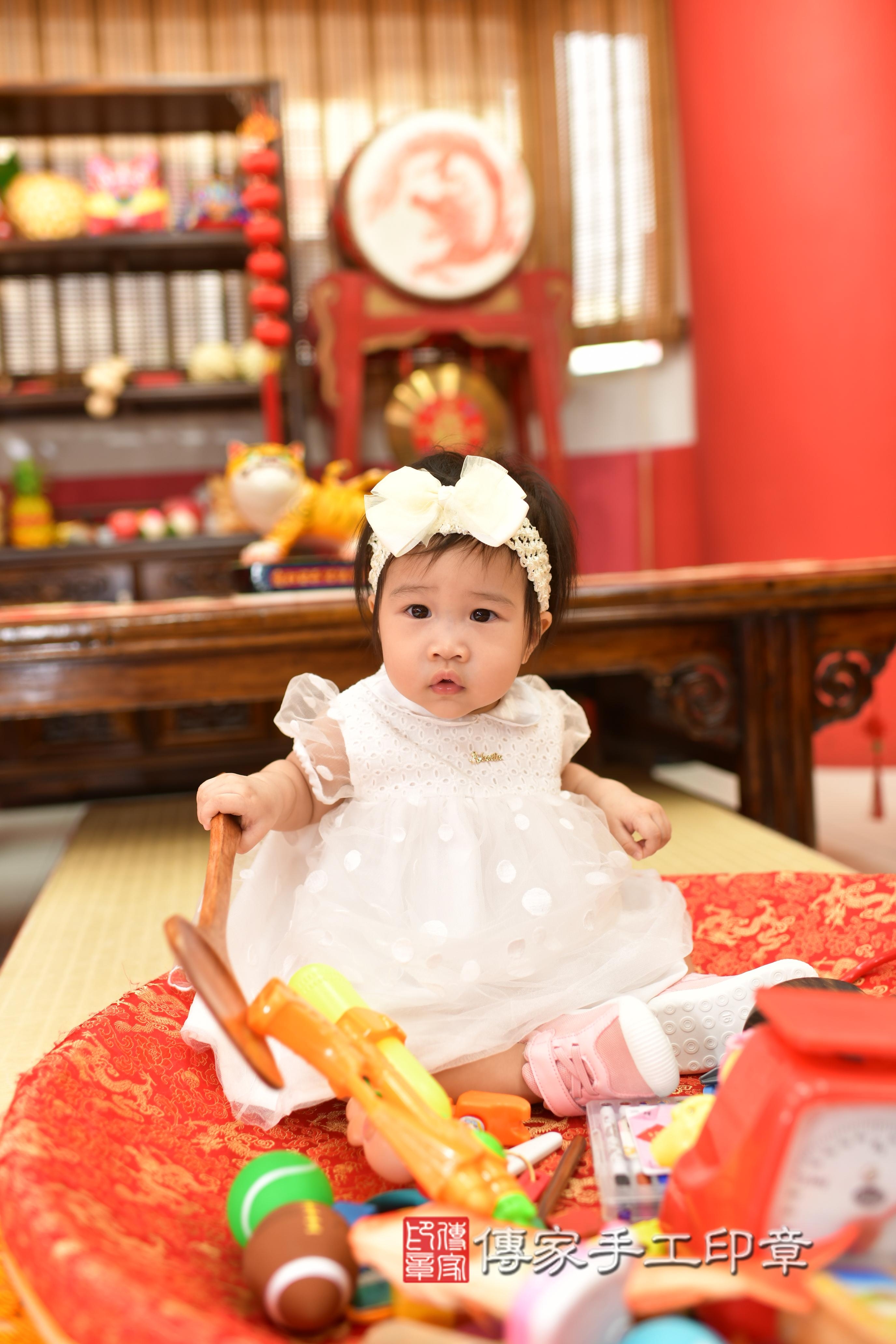 傳家手工印章高雄店、抓周、度脺、中國風會場、傳家嬰兒古禮、吉祥話、抓周道具物品24種、拍照。抓周證書。寶寶抓周、滿周歲、生日快樂、祝福