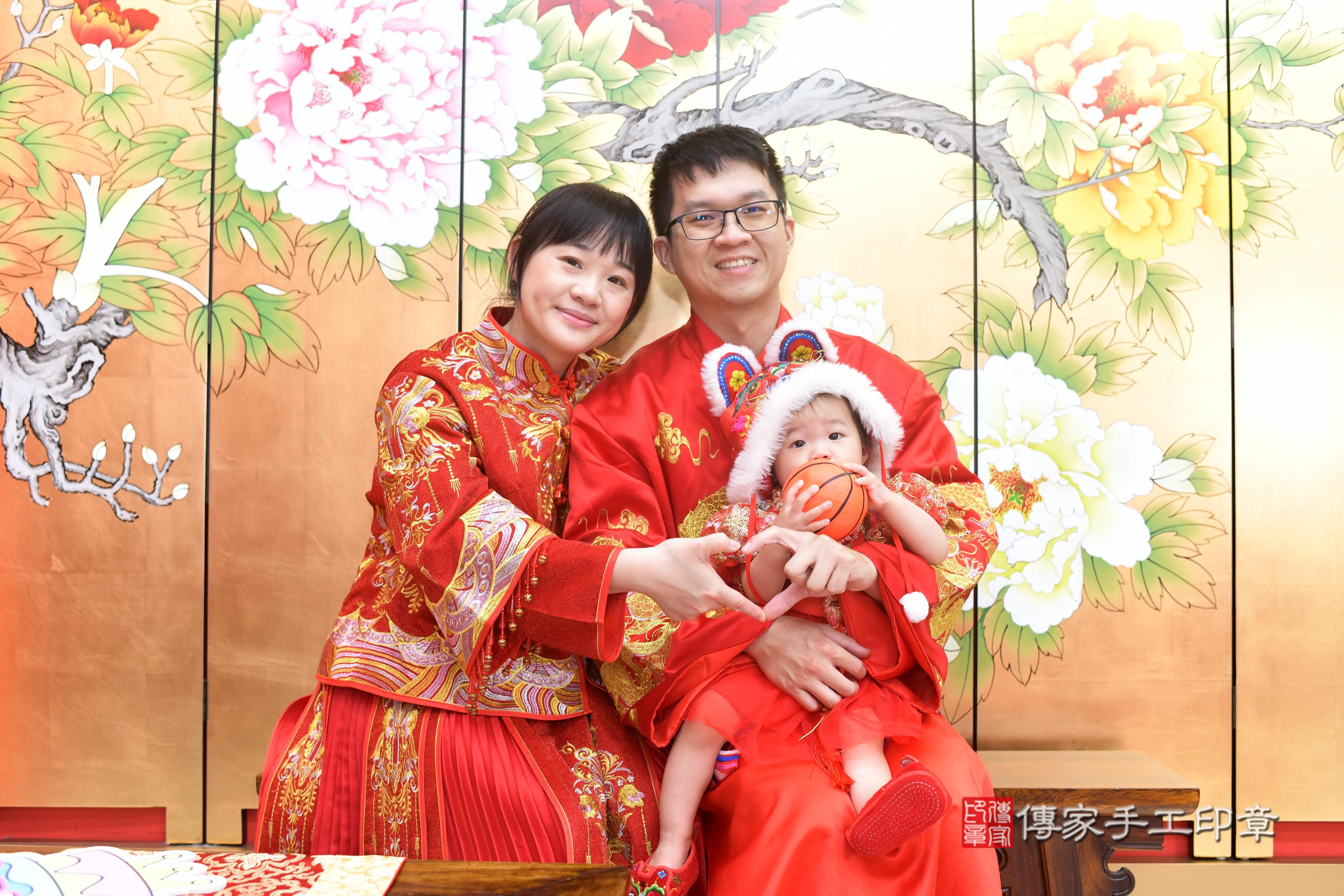 傳家手工印章高雄店、抓周、度脺、中國風會場、傳家嬰兒古禮、吉祥話、抓周道具物品24種、拍照。抓周證書。寶寶抓周、滿周歲、生日快樂、祝福